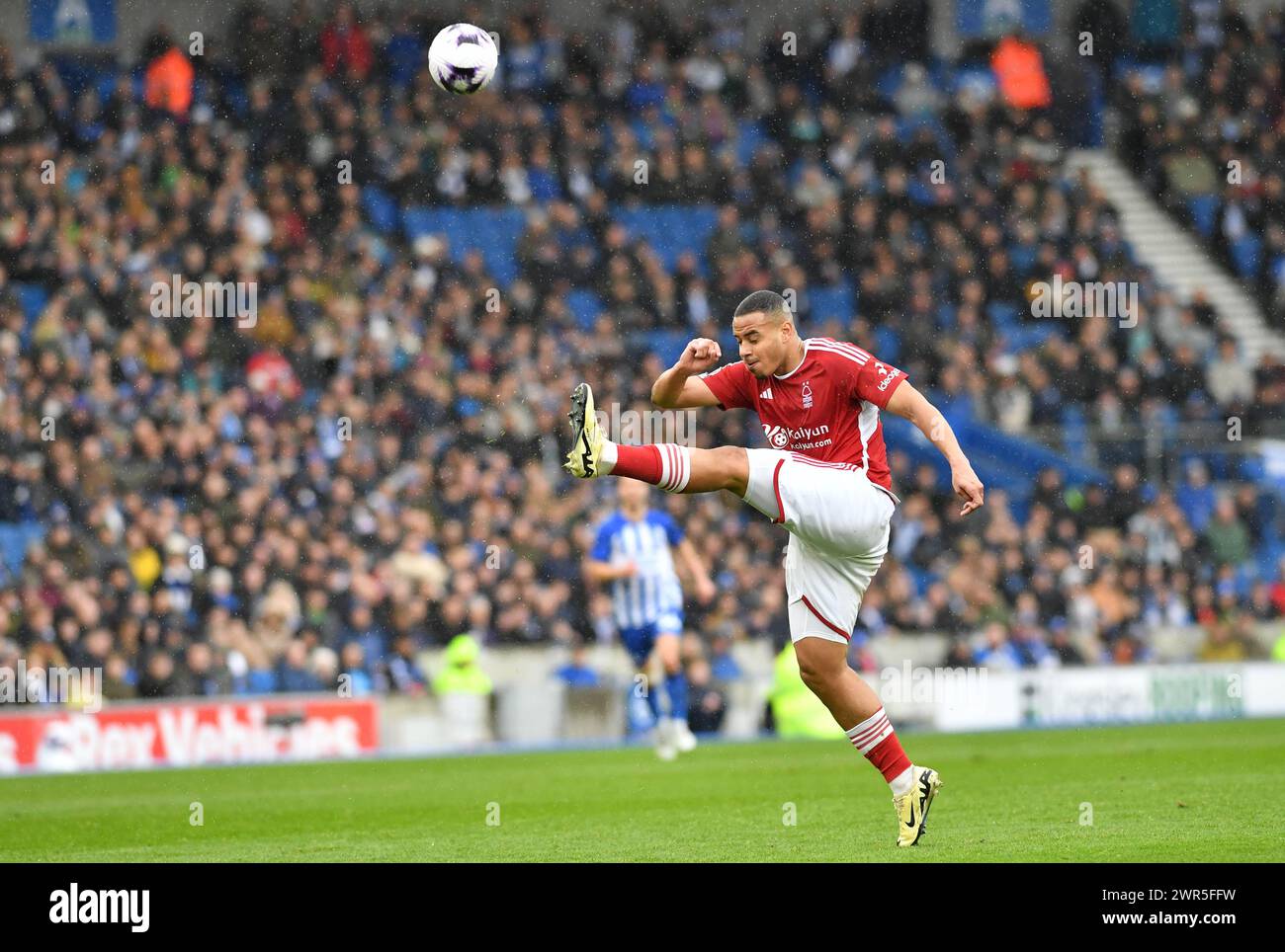 Murillo de Nottingham Forest match de premier League entre Brighton et Hove Albion et Nottingham Forest au stade American Express, Brighton, Royaume-Uni - 10 mars 2024. Photo Simon Dack / téléobjectif images à usage éditorial exclusif. Pas de merchandising. Pour Football images, les restrictions FA et premier League s'appliquent inc. aucune utilisation d'Internet/mobile sans licence FAPL - pour plus de détails, contactez Football Dataco Banque D'Images