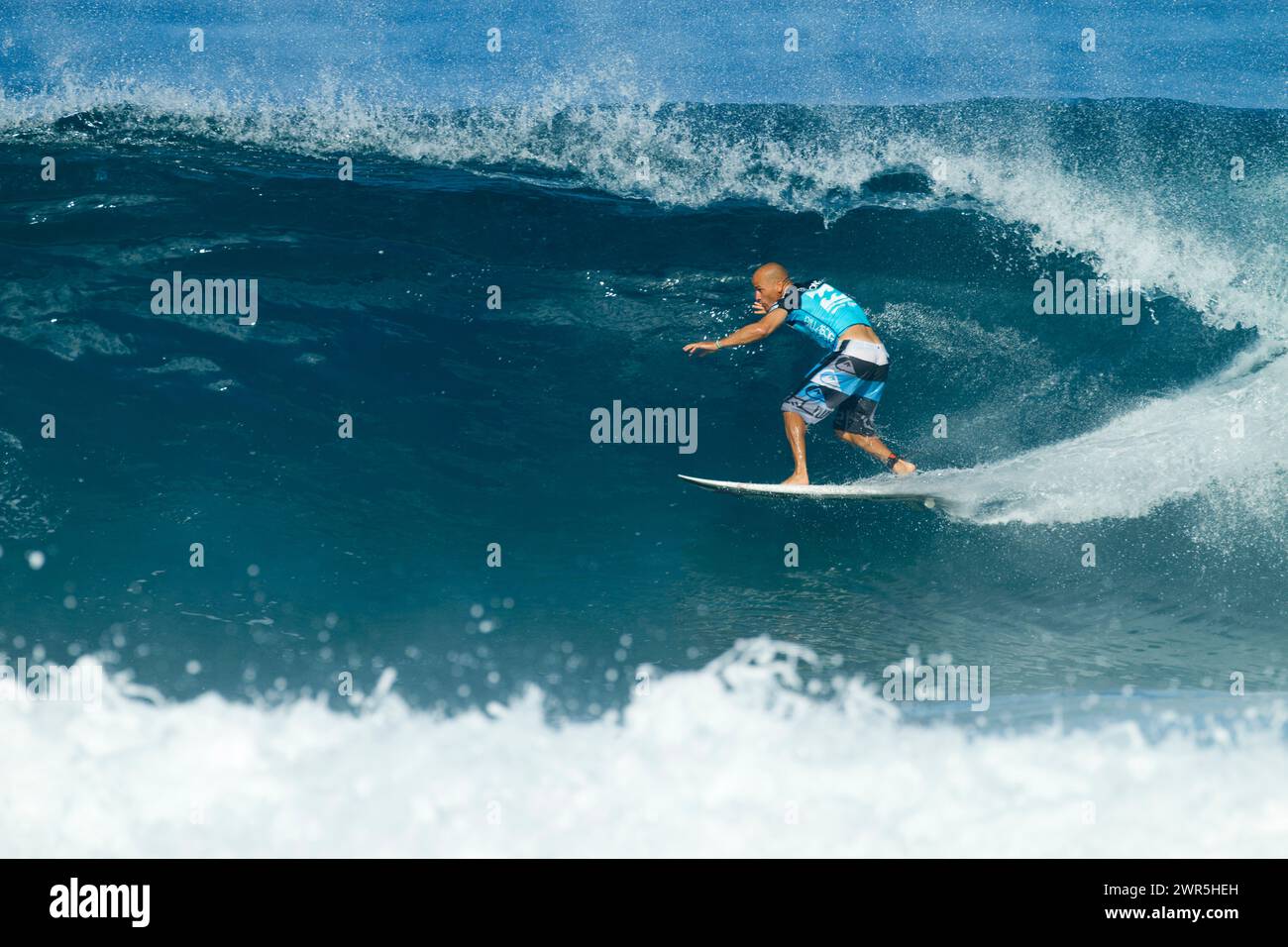 Kelly Slater surfant au Pipe Masters 2009 Banque D'Images