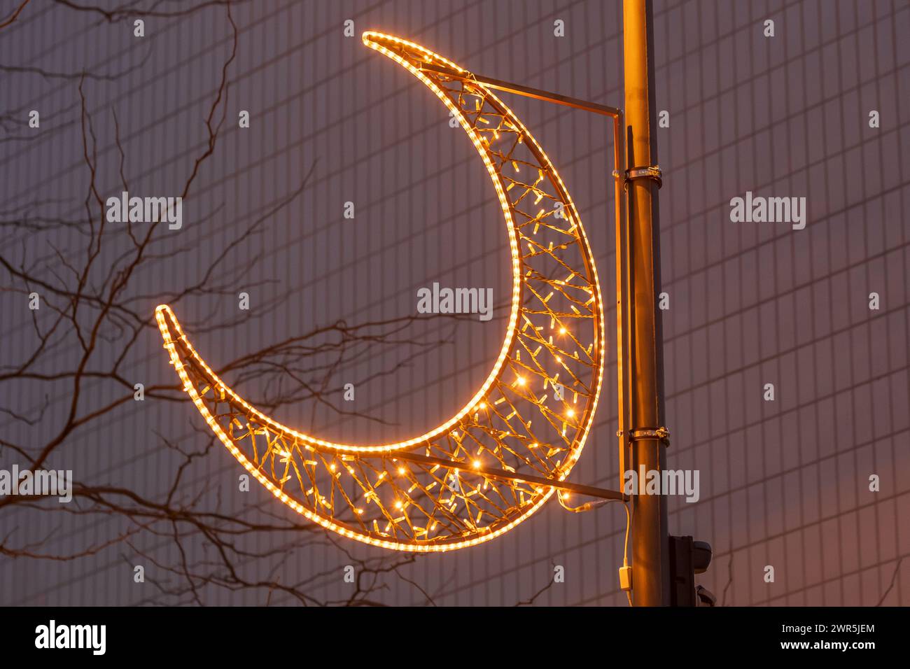 Cette année, pour la première fois à Cologne, il y aura un éclairage spécial pour le Ramadan. Banque D'Images