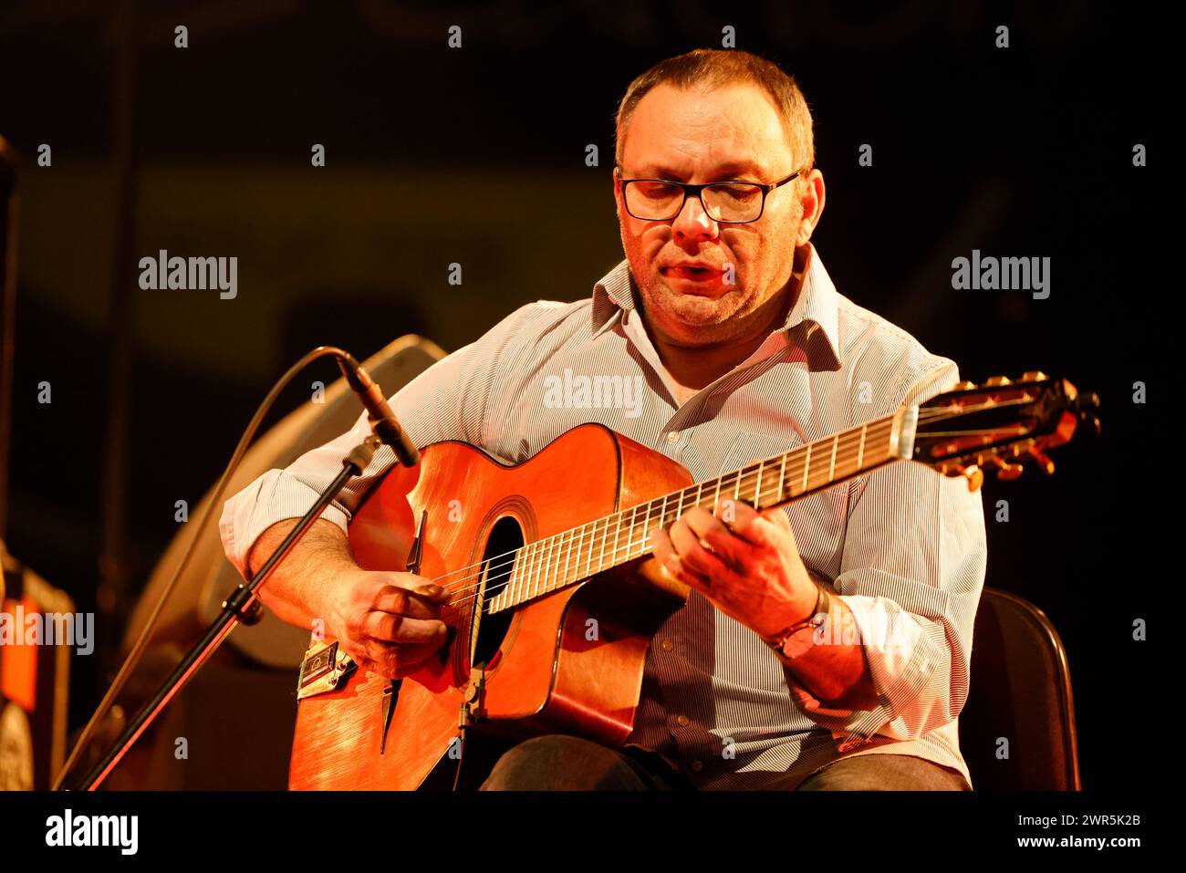 Biréli Lagrène guitariste de jazz français et compositeur d'origine tzigane en concert lors du festival éclats d'Email Jazz édition à l'Opéra de Limoges. Lim Banque D'Images