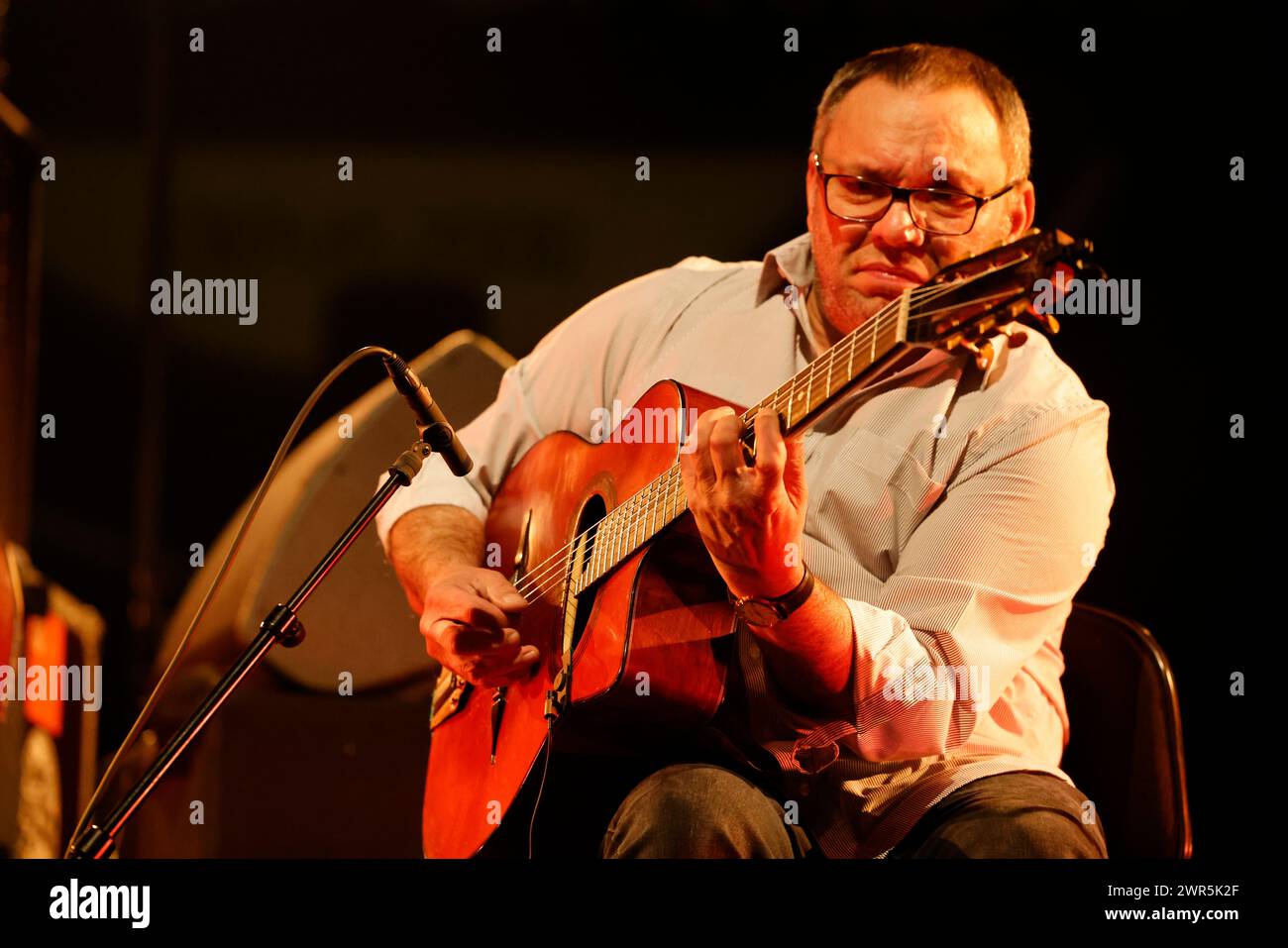 Biréli Lagrène guitariste de jazz français et compositeur d'origine tzigane en concert lors du festival éclats d'Email Jazz édition à l'Opéra de Limoges. Lim Banque D'Images