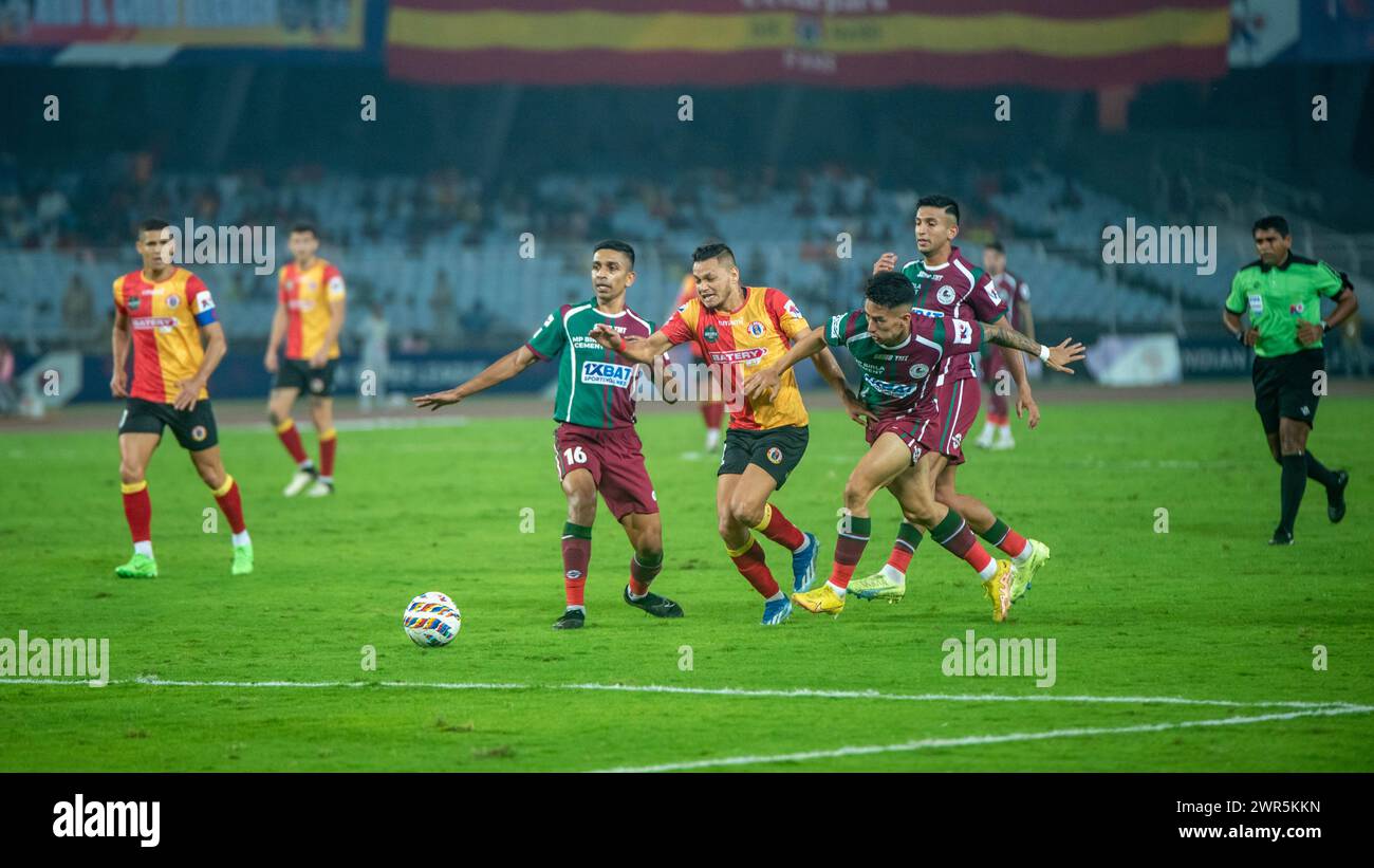 Mohunbagan Super Giant (MBSG) bat le club de football du Bengale oriental (EBFC) en ISL (Indian Super League-2024) par 3-1 au stade Salt Lake. Jason Cummings, Liston Colaço et Dimitrios Petratos ont marqué pour MBSG tandis que Saúl Crespo a réduit la marge pour EBFC. (Photo par Amlan Biswas/Pacific Press) Banque D'Images