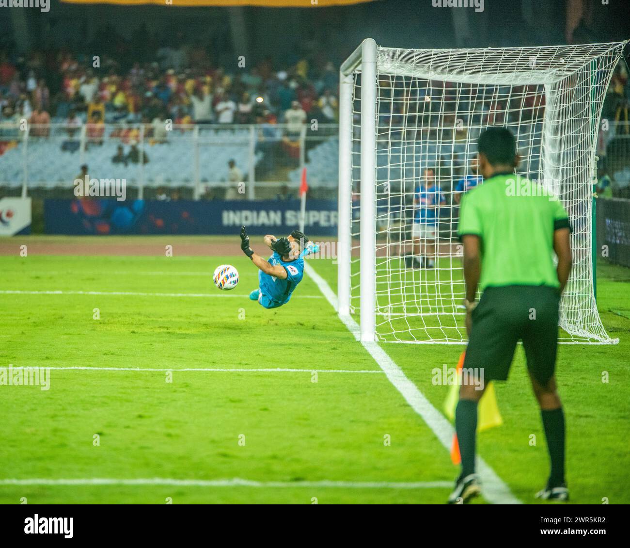 Kolkata, Inde. 11 mars 2024. Mohunbagan Super Giant (MBSG) bat le club de football du Bengale oriental (EBFC) en ISL (Indian Super League-2024) par 3-1 au stade Salt Lake. Jason Cummings, Liston Colaço et Dimitrios Petratos ont marqué pour MBSG tandis que Saúl Crespo a réduit la marge pour EBFC. (Photo par Amlan Biswas/Pacific Press) crédit : Pacific Press Media production Corp./Alamy Live News Banque D'Images