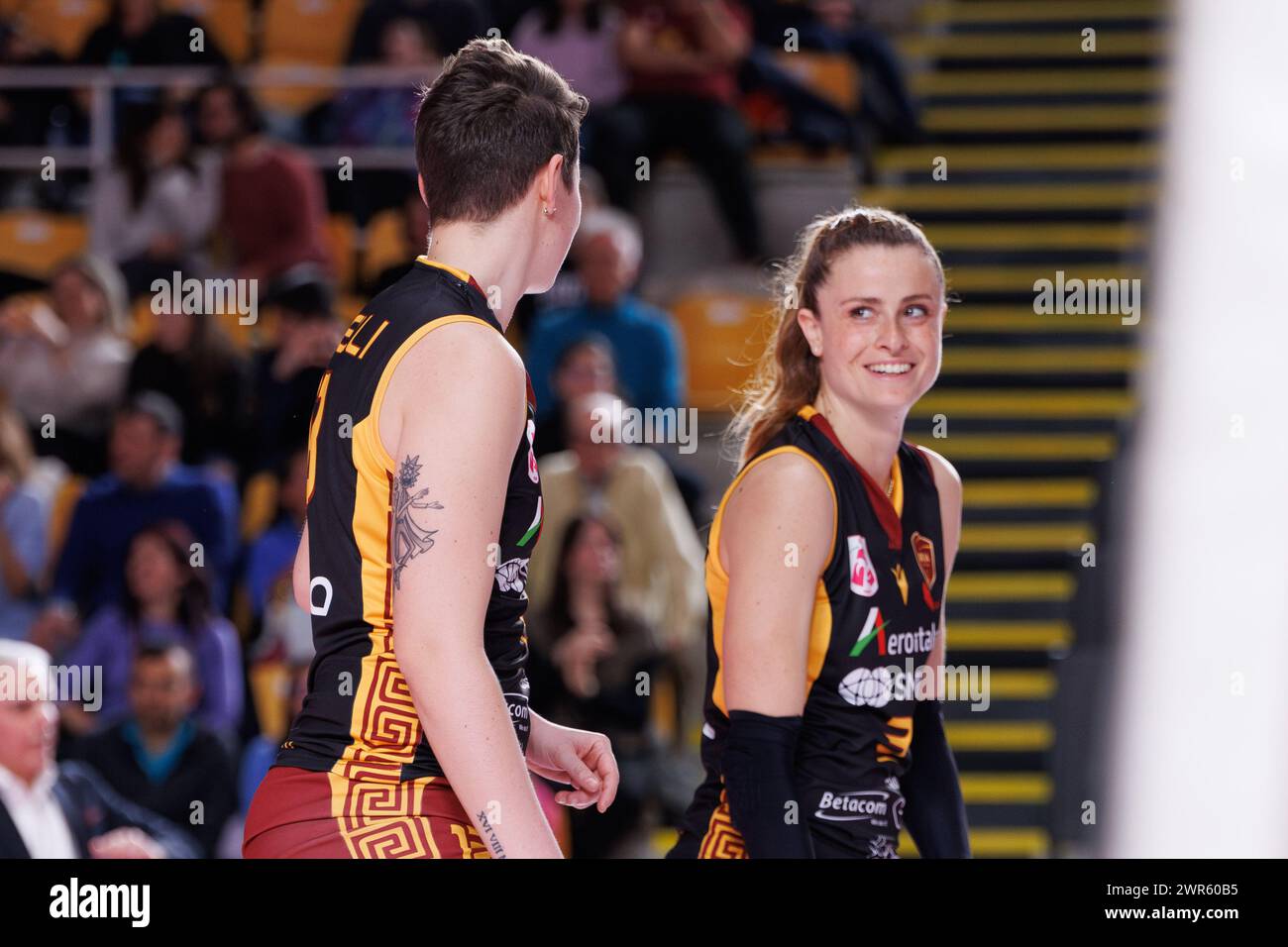 Marta Bechis et Giulia Melli (Aeroitalia SMI Roma volley) lors de la 24e manche du Championnat de volleyball féminin Serie A1 entre Roma Aeroitalia SMI Roma volley et ITAS Trentino le 10 mars 2024 au Palazzetto dello Sport de Rome Banque D'Images