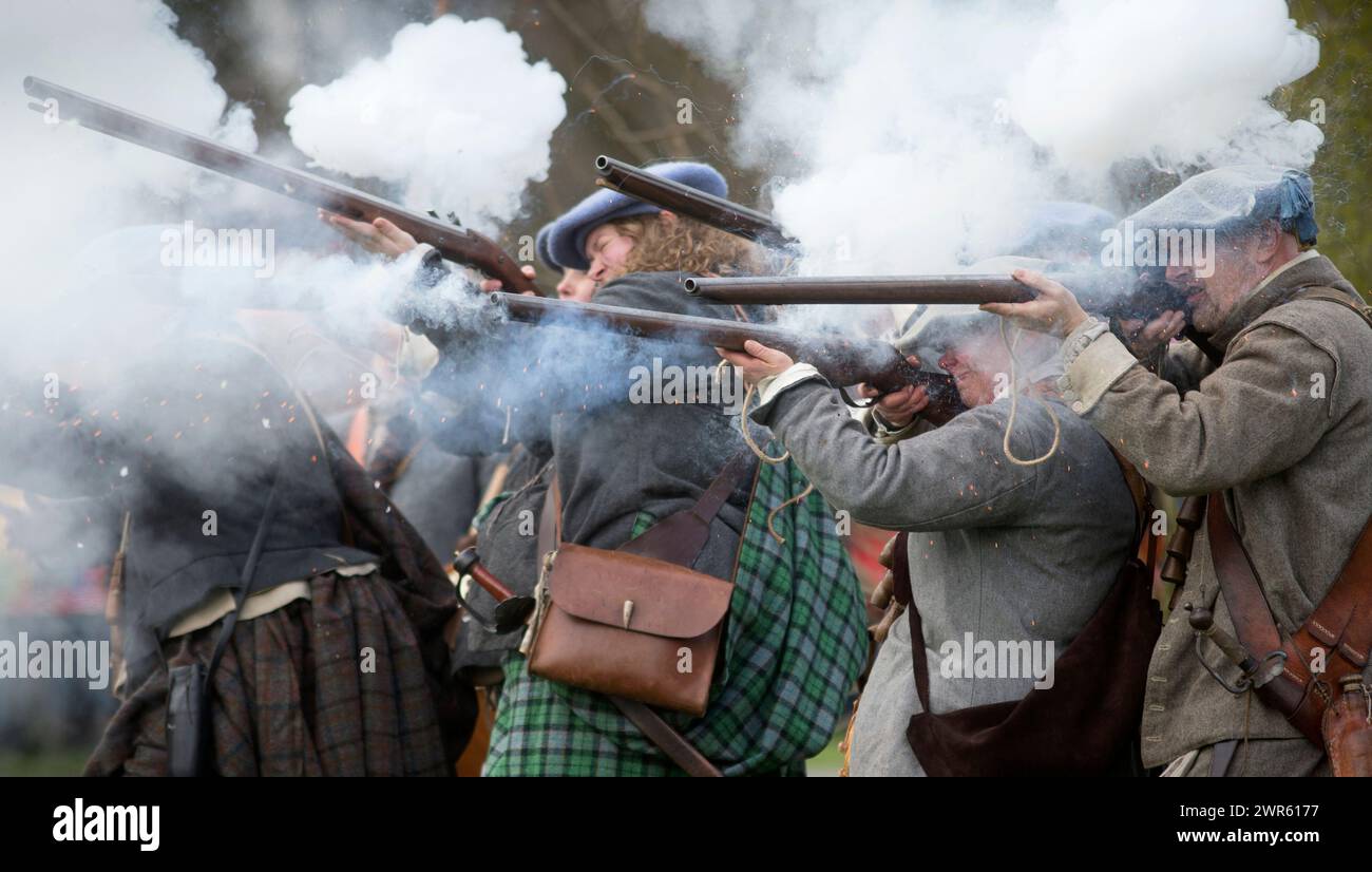 29/01/17 C'était plus 'sueur de boue et larmes' que 'sueur de sang et larmes' alors que sept cents 'soldats' de Sealed Knot reconstituent la bataille de Nantwich, en Ontario Banque D'Images