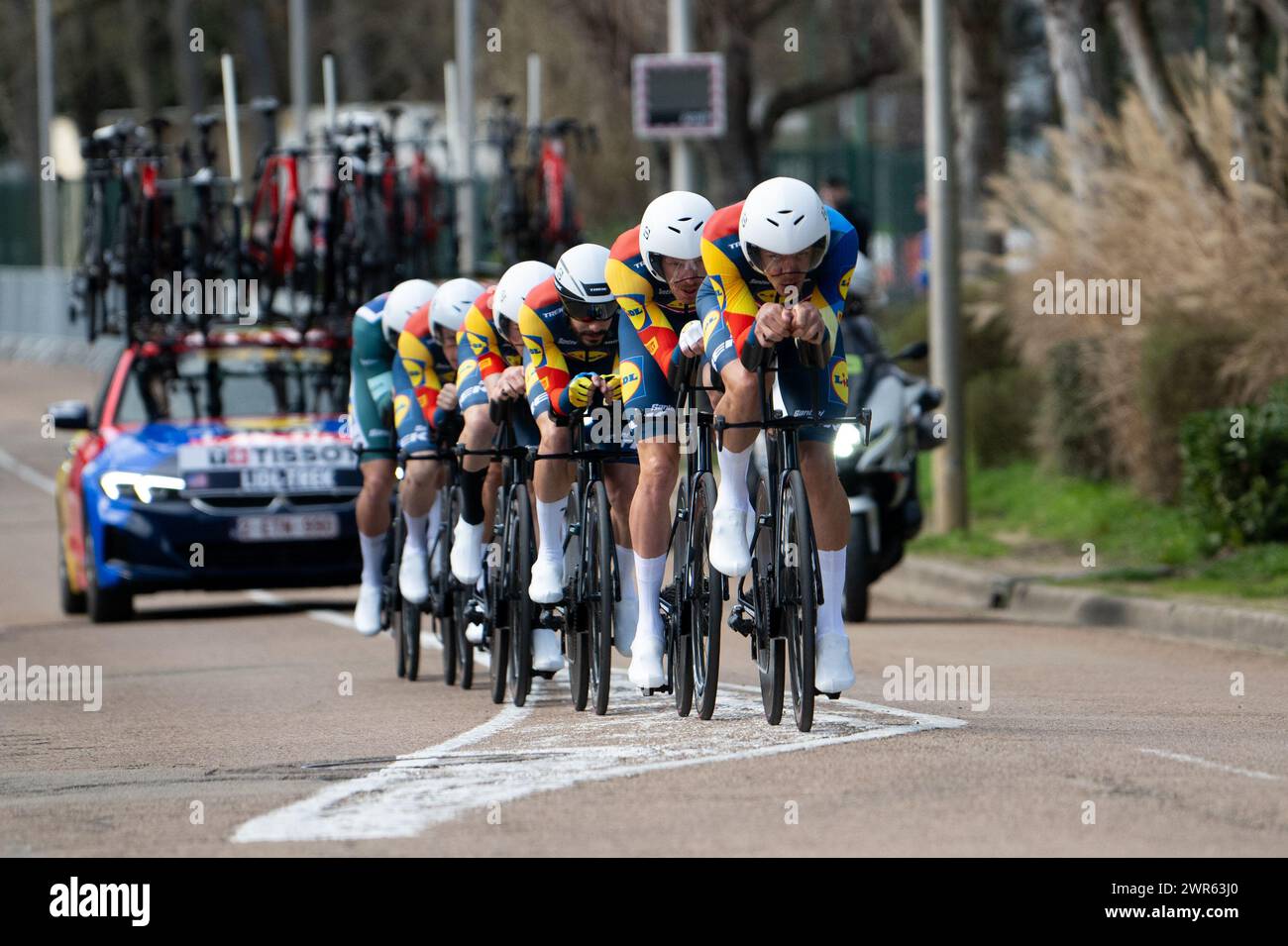 L'équipe Lidl - Trek participe au contre-la-montre par équipes Paris-Nice Stage 3 Banque D'Images