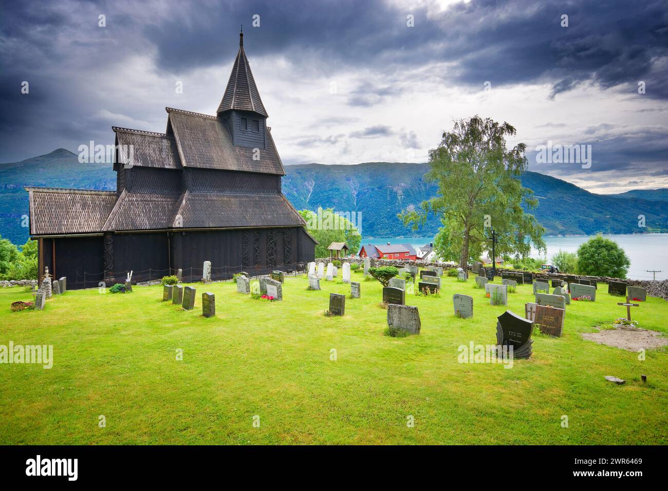 Urnes dave l'église à Ornes, le long de la Lustrafjorden, Norvège Banque D'Images