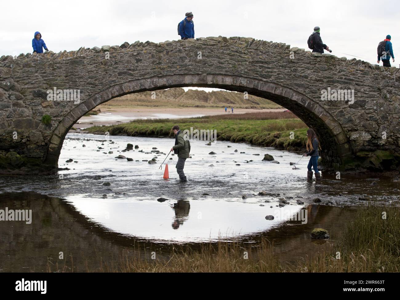 19/01/19 des bénévoles nettoient les plages près de Cable Bay Anglesey pour marquer le 'PlastOff2019' de la RSPCA Banque D'Images