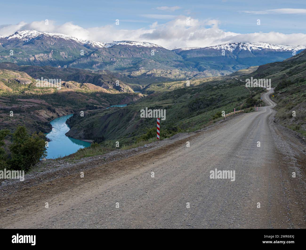 Route Carretera Austral au nord de Cochrane, route de gravier le long de la rivière Rio Baker, Patagonie, Chili Banque D'Images