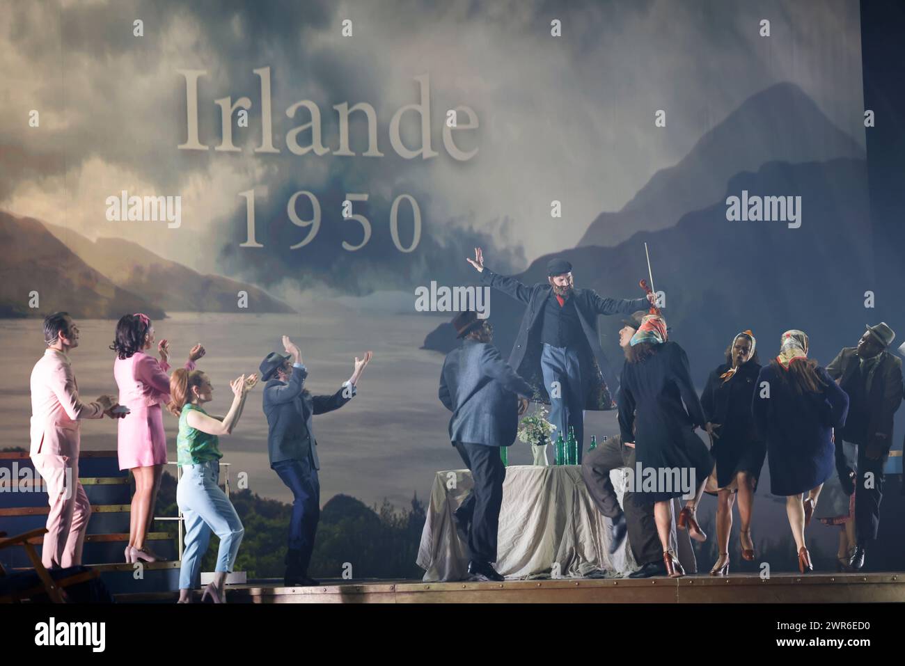 Comédie musicale je VAIS T’AIMER (je VOUS AIMERAI), un spectacle « événementiel » qui rassemble toutes les générations. Voyagez de Paris à New York à bord du Legen Banque D'Images
