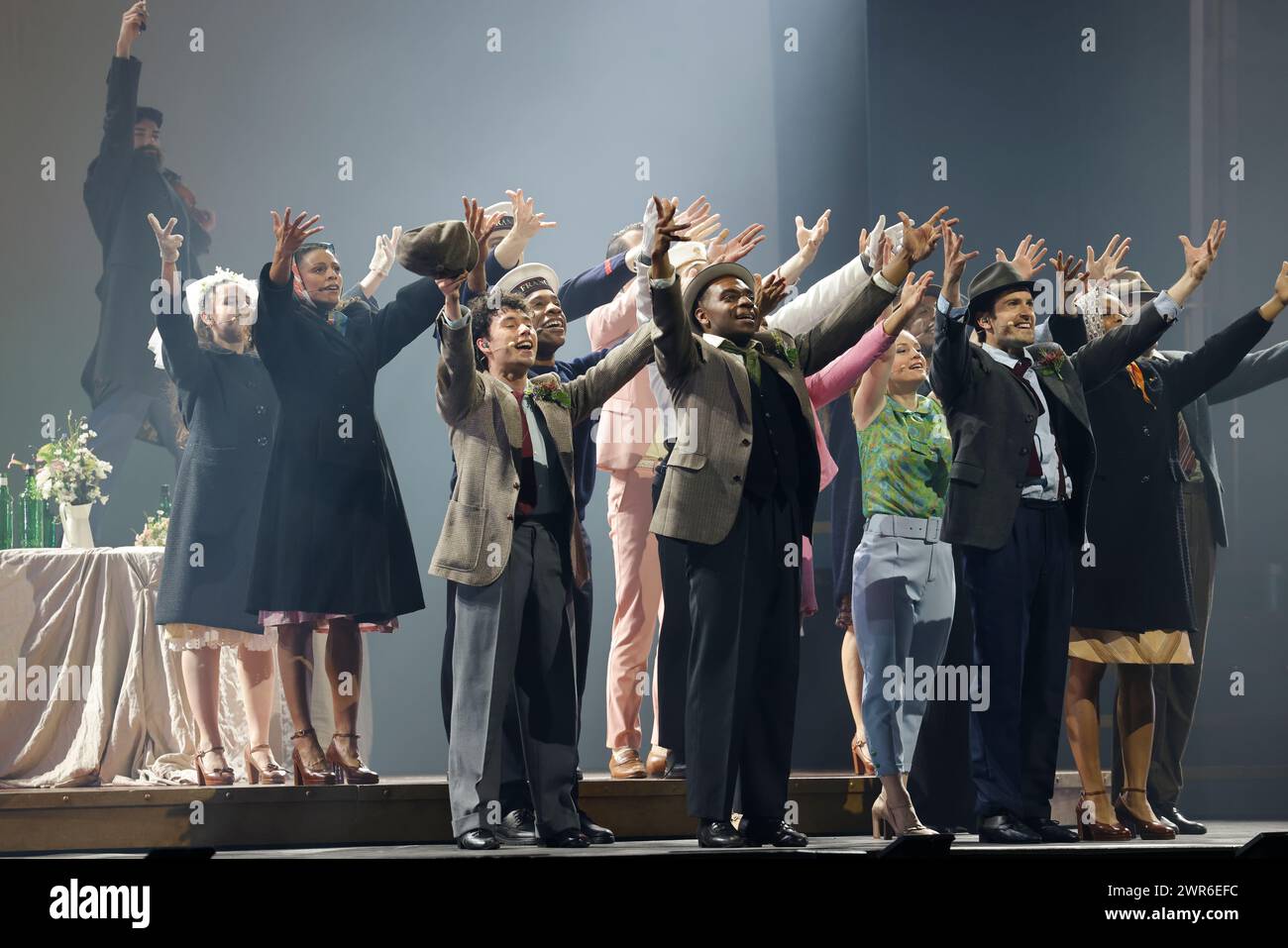 Comédie musicale je VAIS T’AIMER (je VOUS AIMERAI), un spectacle « événementiel » qui rassemble toutes les générations. Voyagez de Paris à New York à bord du Legen Banque D'Images