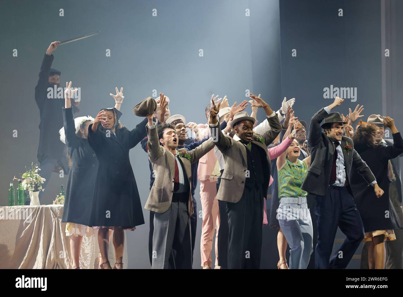 Comédie musicale je VAIS T’AIMER (je VOUS AIMERAI), un spectacle « événementiel » qui rassemble toutes les générations. Voyagez de Paris à New York à bord du Legen Banque D'Images