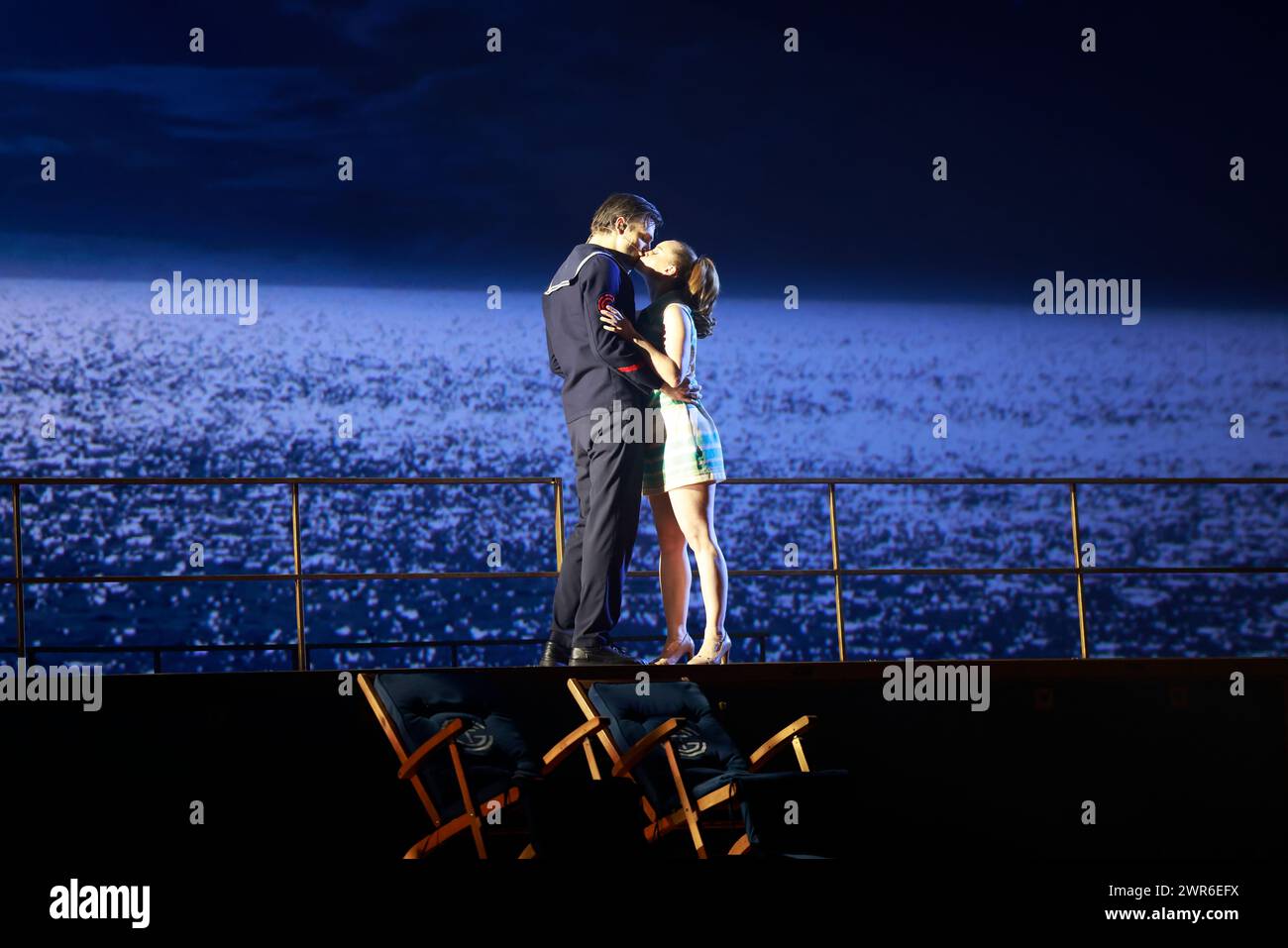 Comédie musicale je VAIS T’AIMER (je VOUS AIMERAI), un spectacle « événementiel » qui rassemble toutes les générations. Voyagez de Paris à New York à bord du Legen Banque D'Images