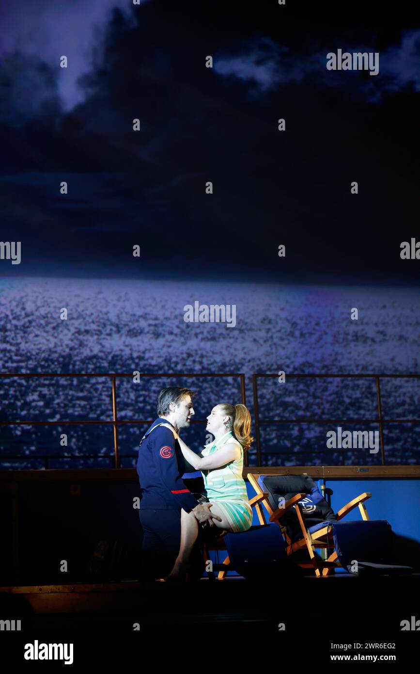 Comédie musicale je VAIS T’AIMER (je VOUS AIMERAI), un spectacle « événementiel » qui rassemble toutes les générations. Voyagez de Paris à New York à bord du Legen Banque D'Images