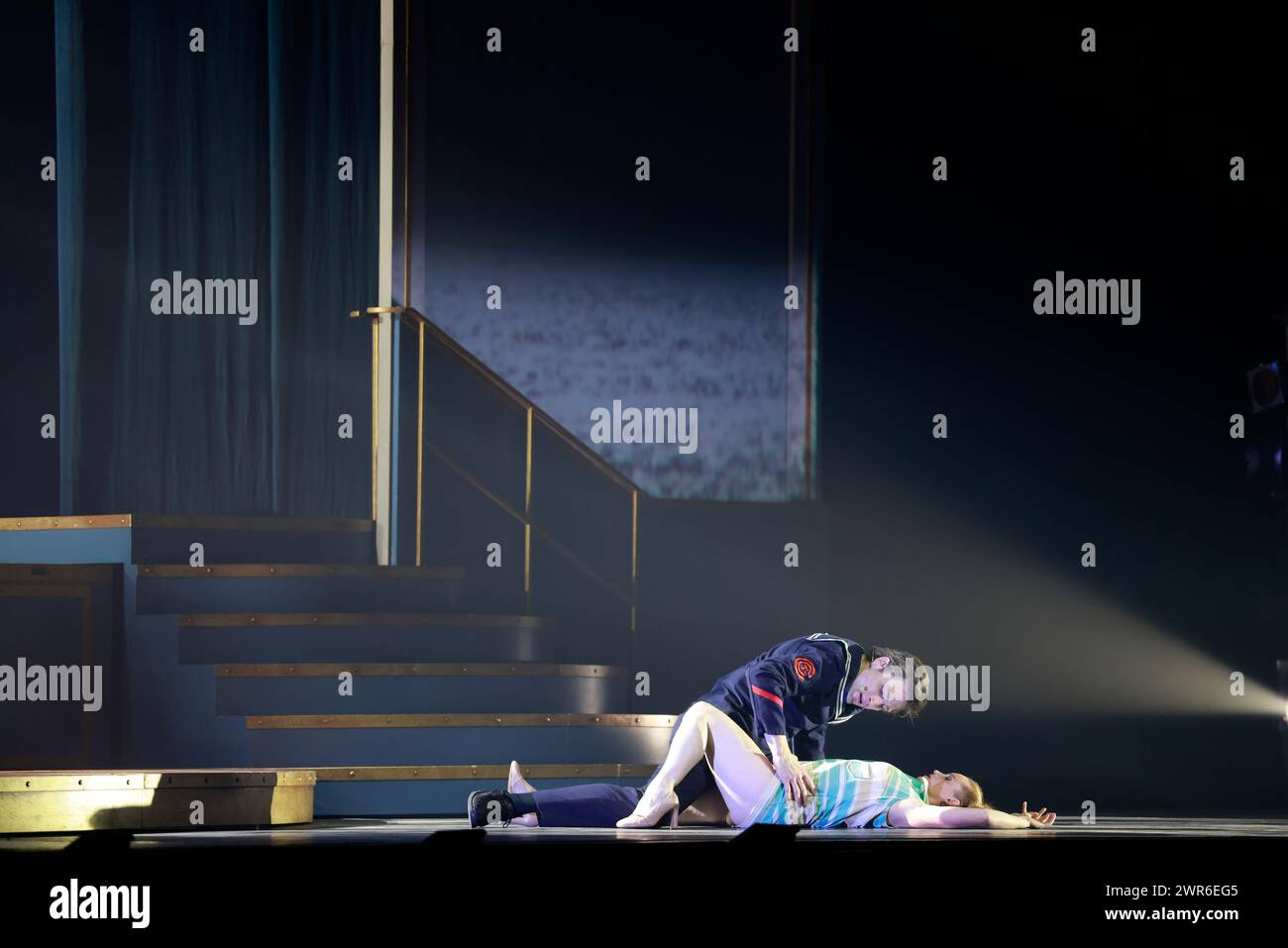 Comédie musicale je VAIS T’AIMER (je VOUS AIMERAI), un spectacle « événementiel » qui rassemble toutes les générations. Voyagez de Paris à New York à bord du Legen Banque D'Images