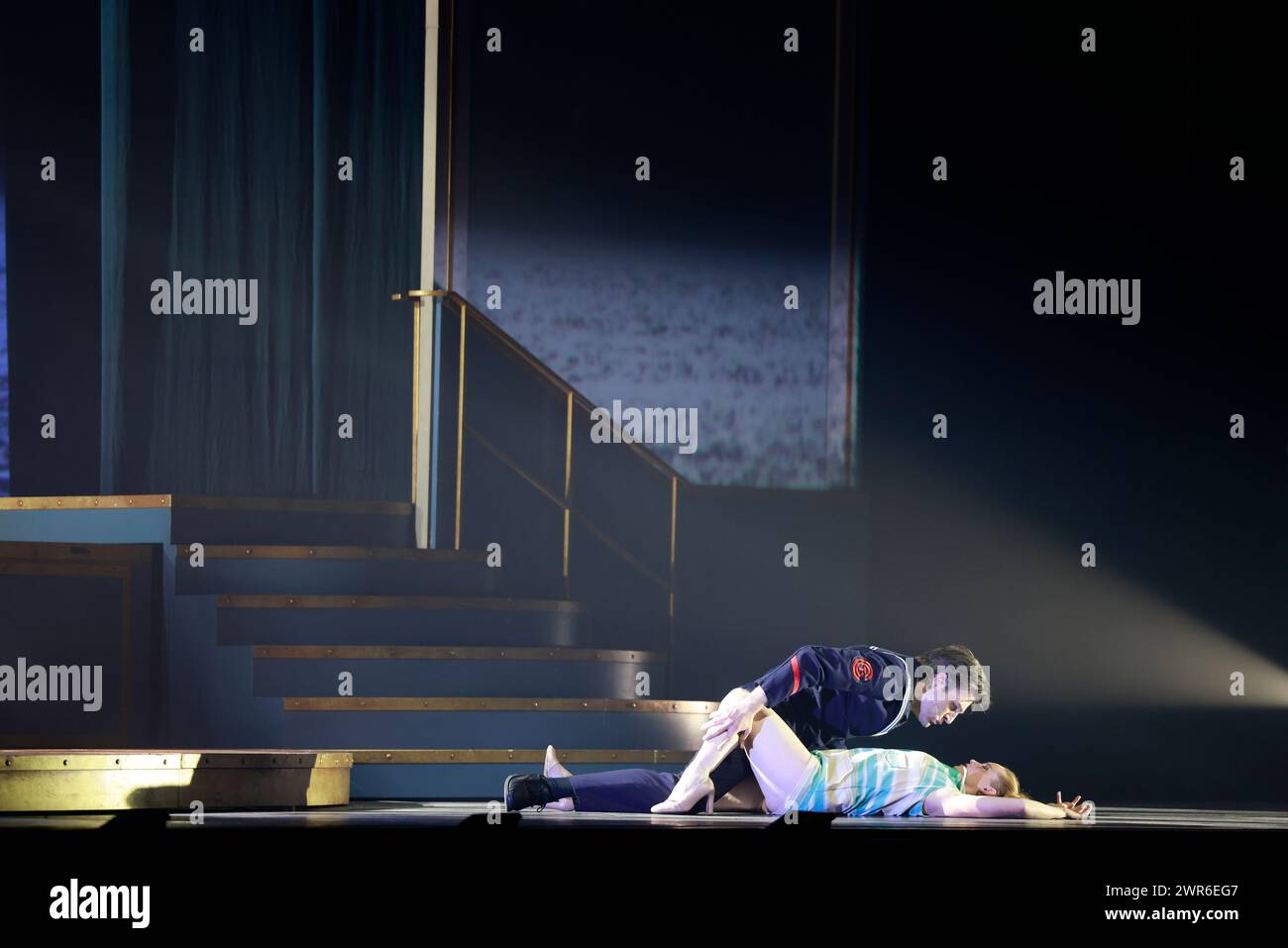 Comédie musicale je VAIS T’AIMER (je VOUS AIMERAI), un spectacle « événementiel » qui rassemble toutes les générations. Voyagez de Paris à New York à bord du Legen Banque D'Images