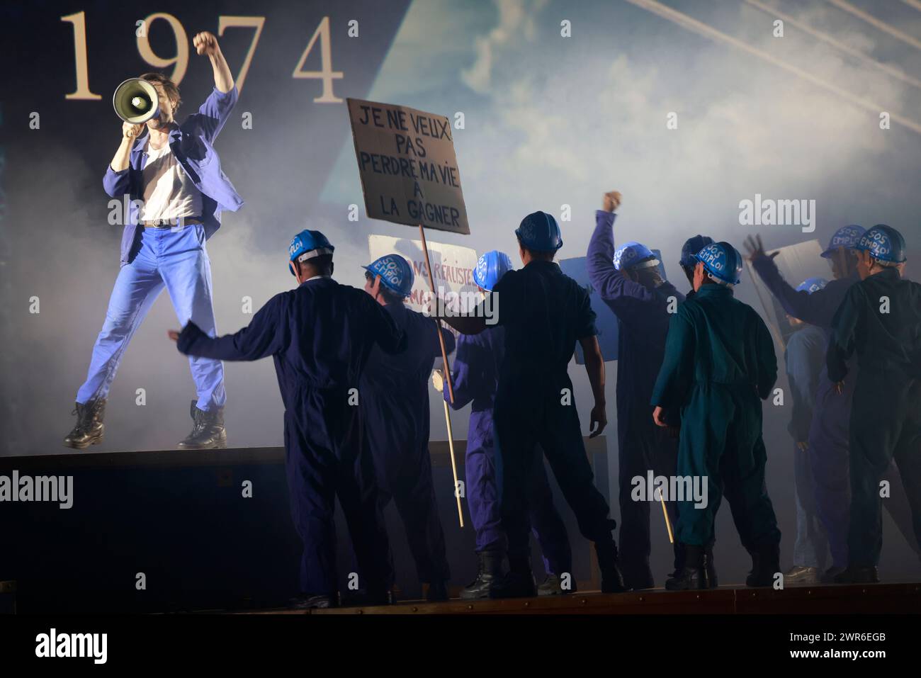 Comédie musicale je VAIS T’AIMER (je VOUS AIMERAI), un spectacle « événementiel » qui rassemble toutes les générations. Voyagez de Paris à New York à bord du Legen Banque D'Images