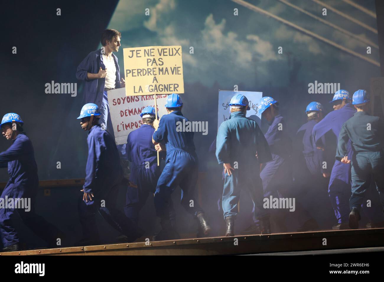 Comédie musicale je VAIS T’AIMER (je VOUS AIMERAI), un spectacle « événementiel » qui rassemble toutes les générations. Voyagez de Paris à New York à bord du Legen Banque D'Images