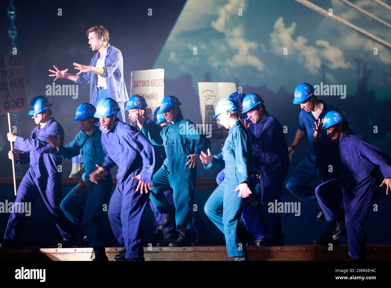Comédie musicale je VAIS T’AIMER (je VOUS AIMERAI), un spectacle « événementiel » qui rassemble toutes les générations. Voyagez de Paris à New York à bord du Legen Banque D'Images