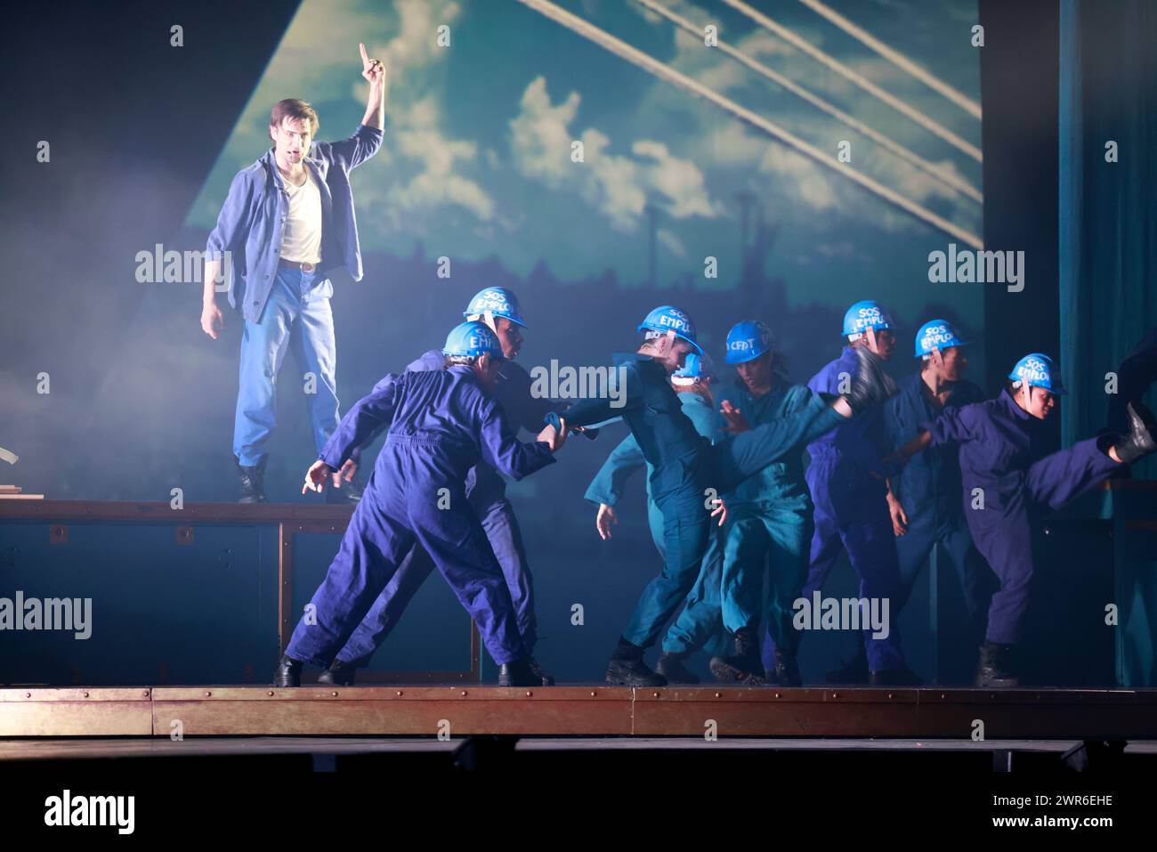Comédie musicale je VAIS T’AIMER (je VOUS AIMERAI), un spectacle « événementiel » qui rassemble toutes les générations. Voyagez de Paris à New York à bord du Legen Banque D'Images