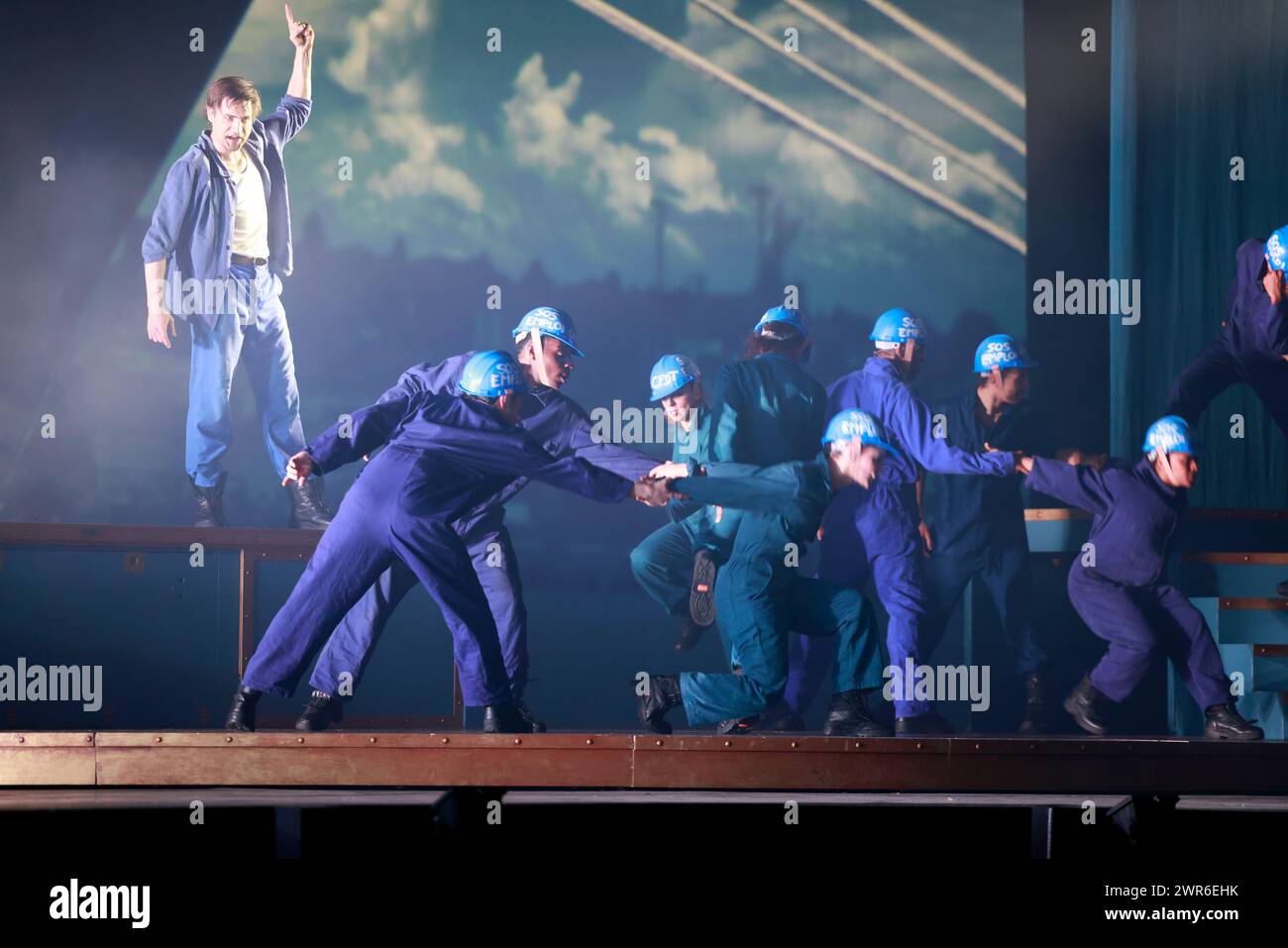 Comédie musicale je VAIS T’AIMER (je VOUS AIMERAI), un spectacle « événementiel » qui rassemble toutes les générations. Voyagez de Paris à New York à bord du Legen Banque D'Images