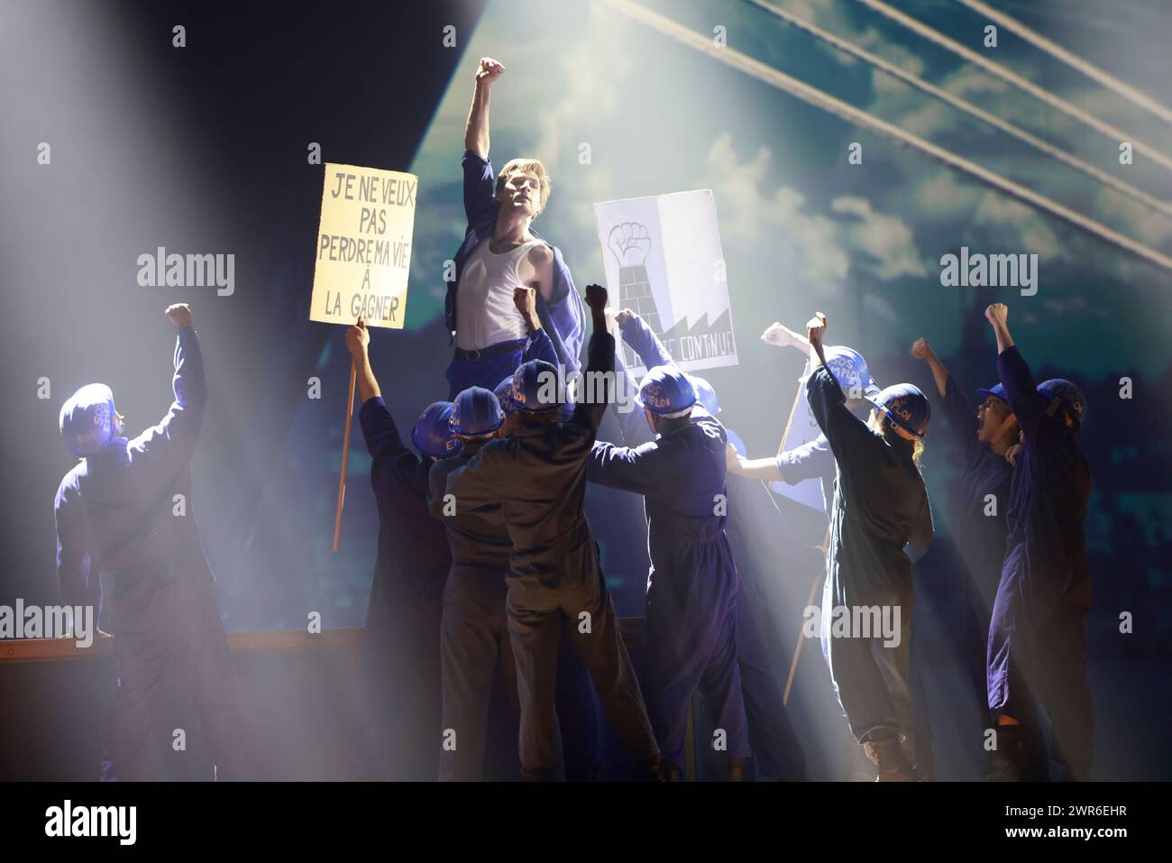 Comédie musicale je VAIS T’AIMER (je VOUS AIMERAI), un spectacle « événementiel » qui rassemble toutes les générations. Voyagez de Paris à New York à bord du Legen Banque D'Images