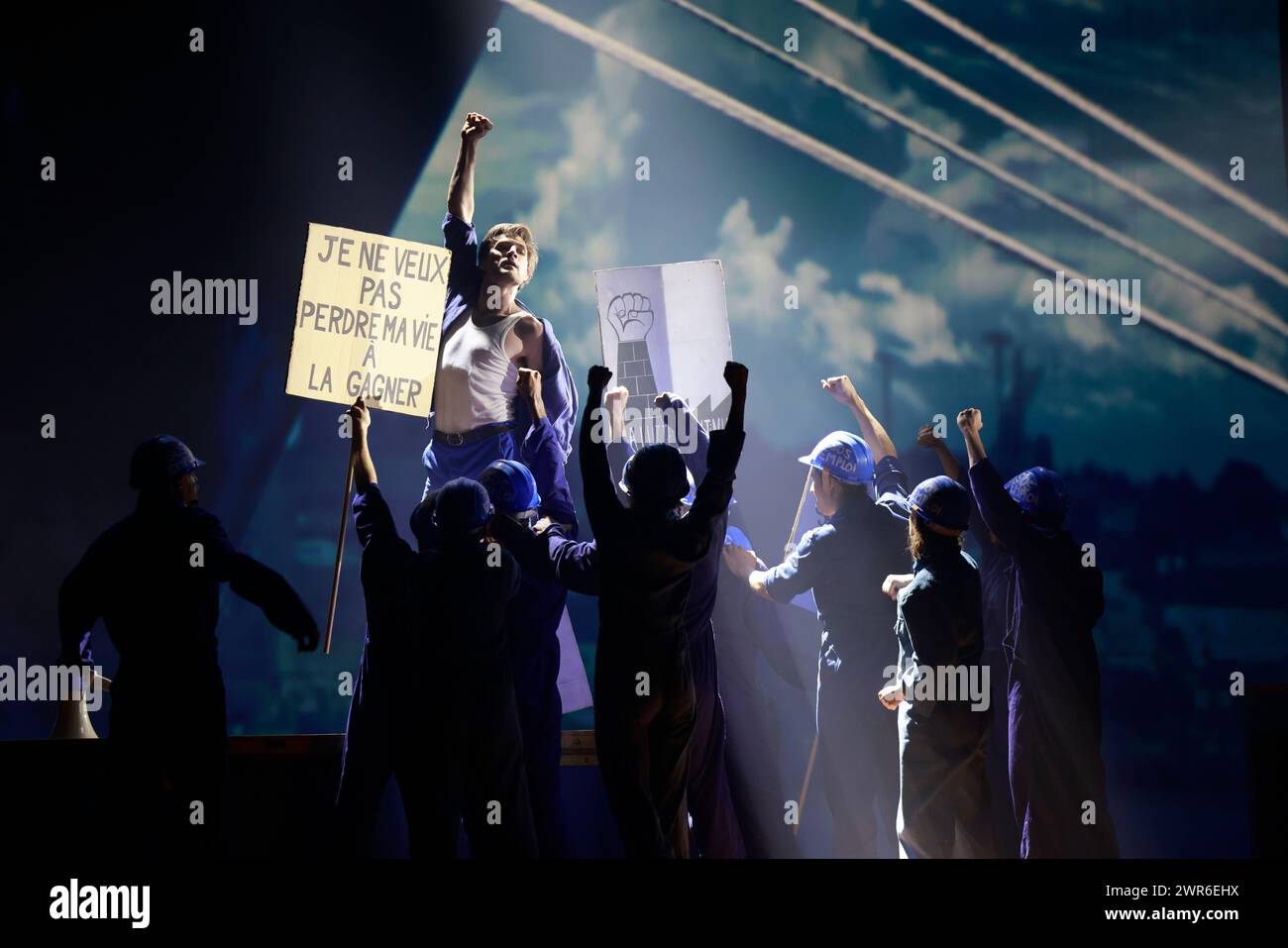Comédie musicale je VAIS T’AIMER (je VOUS AIMERAI), un spectacle « événementiel » qui rassemble toutes les générations. Voyagez de Paris à New York à bord du Legen Banque D'Images