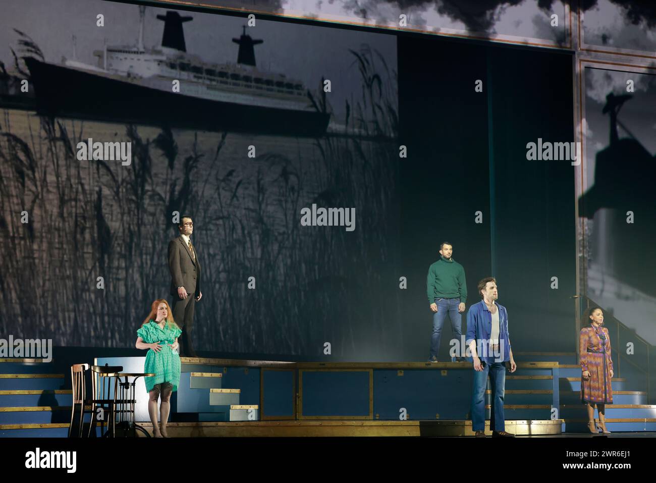 Comédie musicale je VAIS T’AIMER (je VOUS AIMERAI), un spectacle « événementiel » qui rassemble toutes les générations. Voyagez de Paris à New York à bord du Legen Banque D'Images