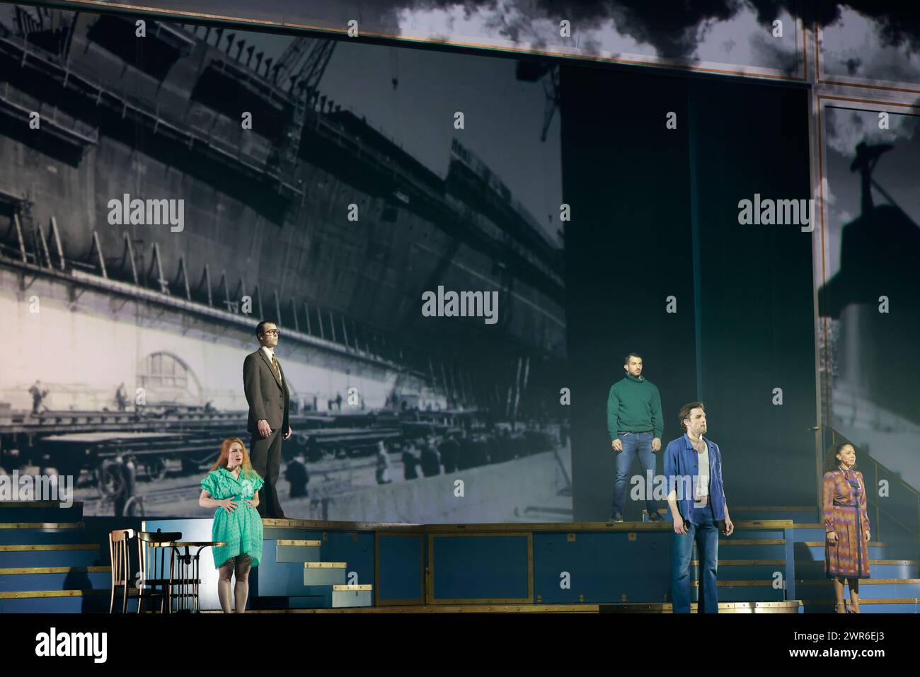 Comédie musicale je VAIS T’AIMER (je VOUS AIMERAI), un spectacle « événementiel » qui rassemble toutes les générations. Voyagez de Paris à New York à bord du Legen Banque D'Images