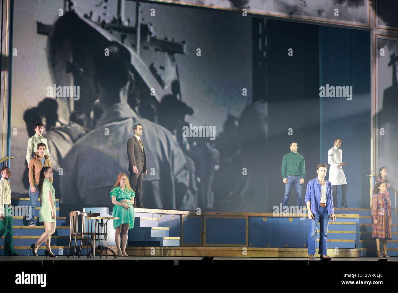 Comédie musicale je VAIS T’AIMER (je VOUS AIMERAI), un spectacle « événementiel » qui rassemble toutes les générations. Voyagez de Paris à New York à bord du Legen Banque D'Images
