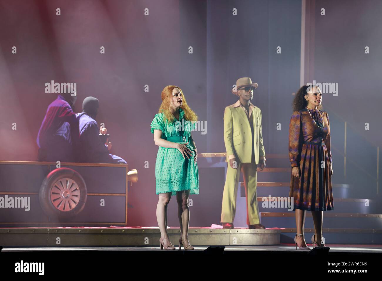 Comédie musicale je VAIS T’AIMER (je VOUS AIMERAI), un spectacle « événementiel » qui rassemble toutes les générations. Voyagez de Paris à New York à bord du Legen Banque D'Images