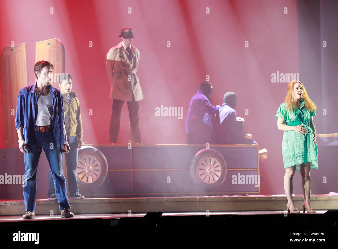 Comédie musicale je VAIS T’AIMER (je VOUS AIMERAI), un spectacle « événementiel » qui rassemble toutes les générations. Voyagez de Paris à New York à bord du Legen Banque D'Images