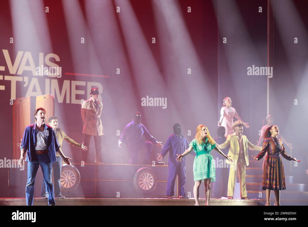 Comédie musicale je VAIS T’AIMER (je VOUS AIMERAI), un spectacle « événementiel » qui rassemble toutes les générations. Voyagez de Paris à New York à bord du Legen Banque D'Images