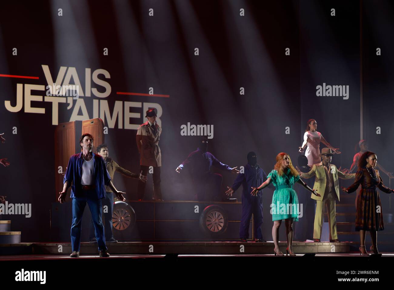 Comédie musicale je VAIS T’AIMER (je VOUS AIMERAI), un spectacle « événementiel » qui rassemble toutes les générations. Voyagez de Paris à New York à bord du Legen Banque D'Images