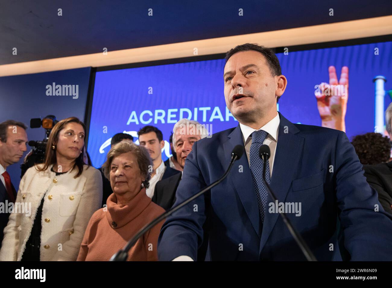 Lisbonne, Portugal. 10 mars 2024. Le leader de la coalition Alliance démocratique (AD) et président du Parti social-démocrate (PSD) Luis Montenegro vu lors du discours de victoire lors de la nuit électorale des élections législatives de 2024. Dans l’une des élections les plus contestées de ces dernières années au Portugal, la coalition de centre-droit Alliance démocratique (AD) remporte les élections avec une marge minimale. Les résultats ont dicté un virage vers la droite dans la représentation politique au parlement. Crédit : SOPA images Limited/Alamy Live News Banque D'Images