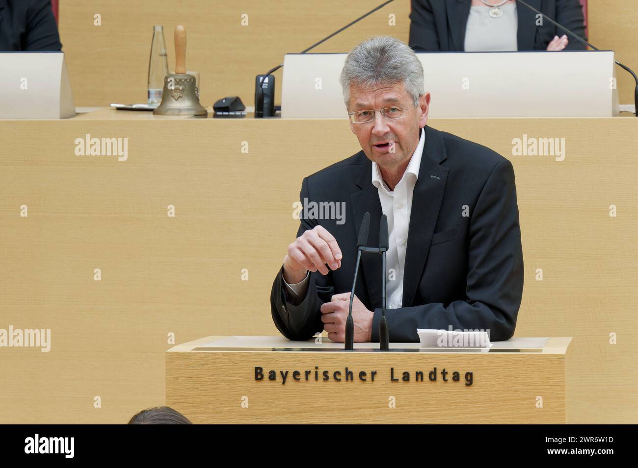 Professeur Michael Piazolo, Freie Wähler. Plenarsitzung des Bayerischen Landtags. Professeur Michael Piazolo, Freie Wähler, Am Rednerpult. München Bayern Deutschland *** Prof Dr Michael Piazolo , Freie Wähler 12 session plénière du Parlement bavarois Prof Dr Michael Piazolo, Freie Wähler, au pupitre Munich Bavière Allemagne Copyright : xRolfxPossx Banque D'Images