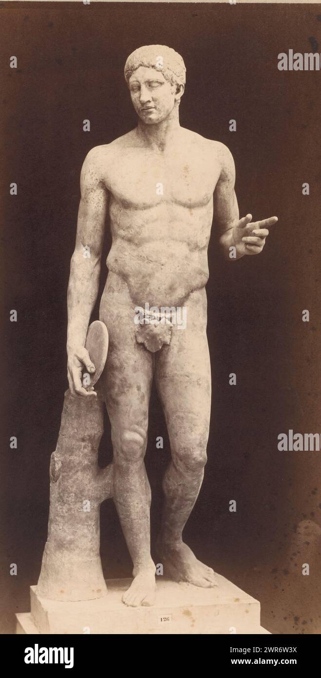 Sculpture d'un lanceur de disques, Museo Vaticano, Libreria Spithöver, c. 1850 - c. 1870, papier, impression albumine, hauteur 383 mm × largeur 200 mm, photographie Banque D'Images