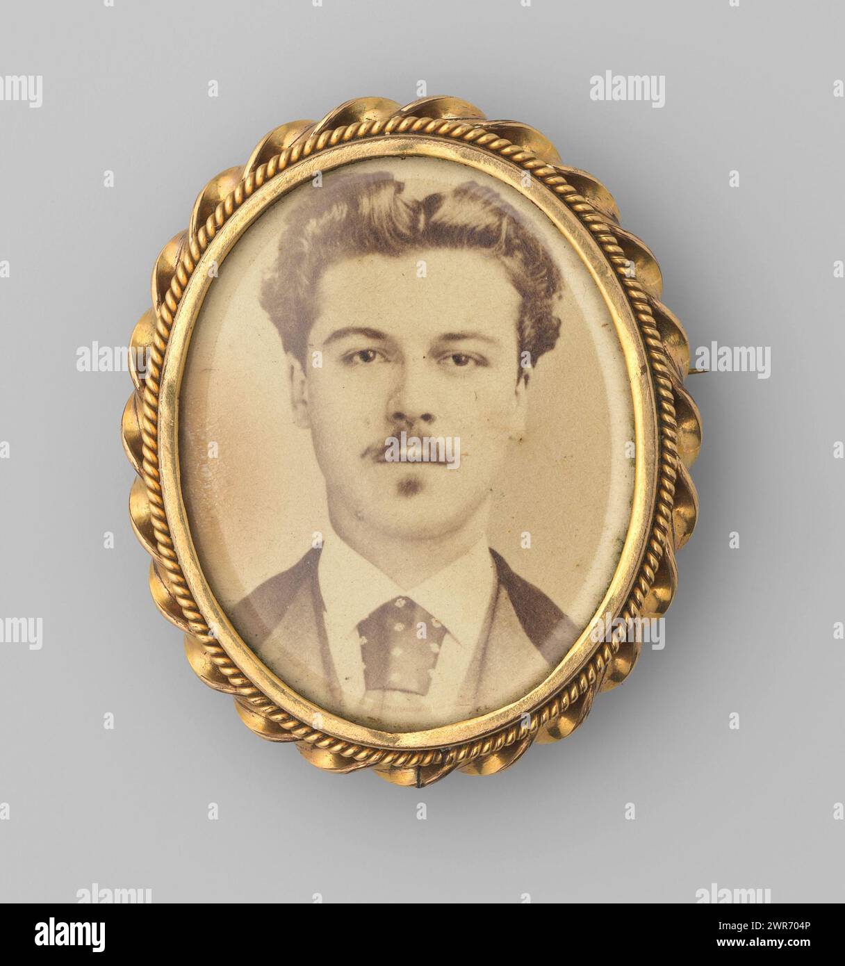 Broche Ancienne Porte-photo 1900, Homme à Moustache, Diamètre 2,5 Cm - Antique Française