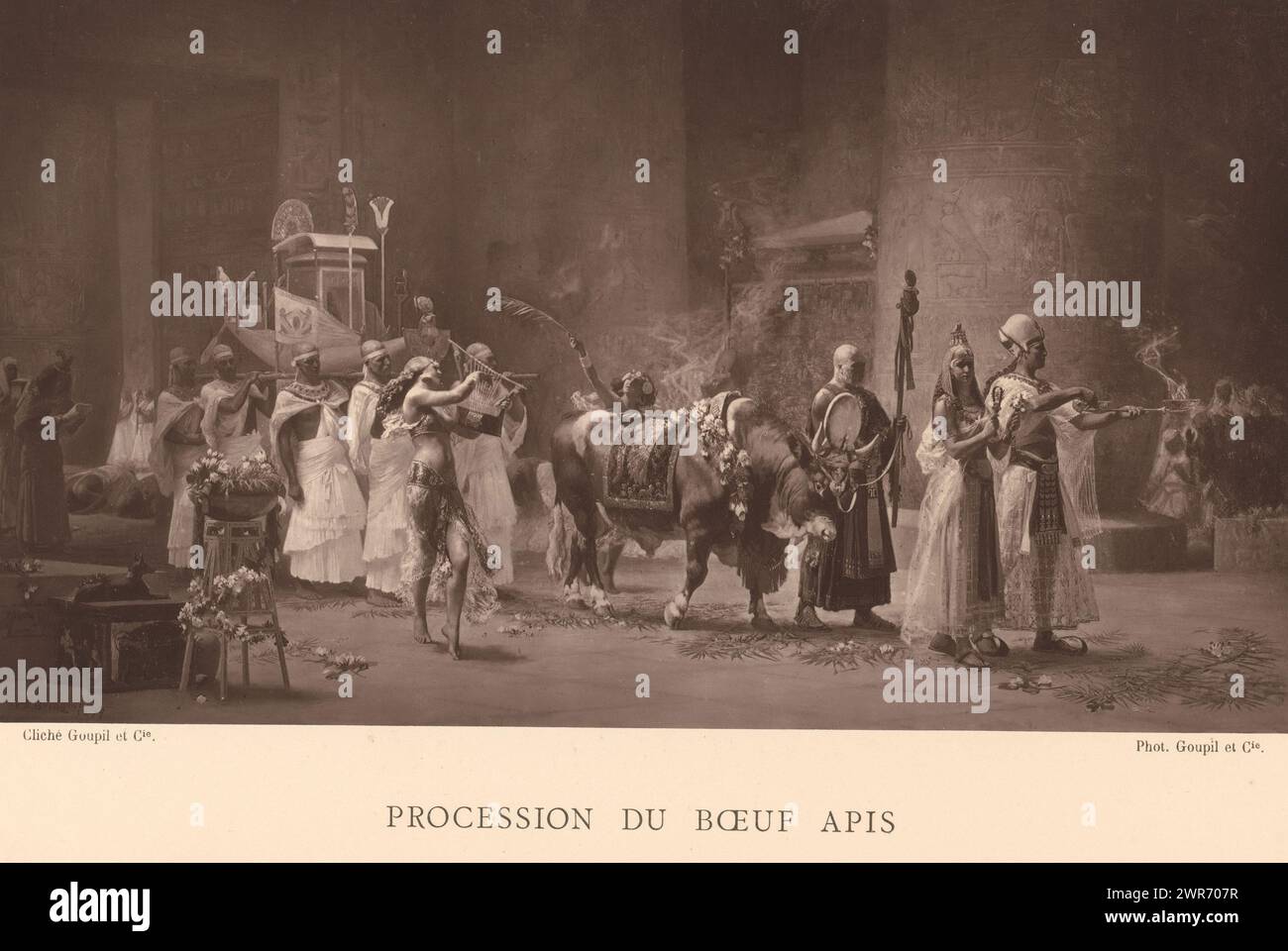 Reproduction photo de la peinture 'procession du boeuf Apis' de Frederick Arthur Bridgman, procession du boeuf Apis (titre sur objet), fabricant : Goupil & Cie., après peinture de : Frederick Arthur Bridgman, v. 1877 - in or before 1882, papier, hauteur 141 mm × largeur 261 mm, tirage photomécanique Banque D'Images