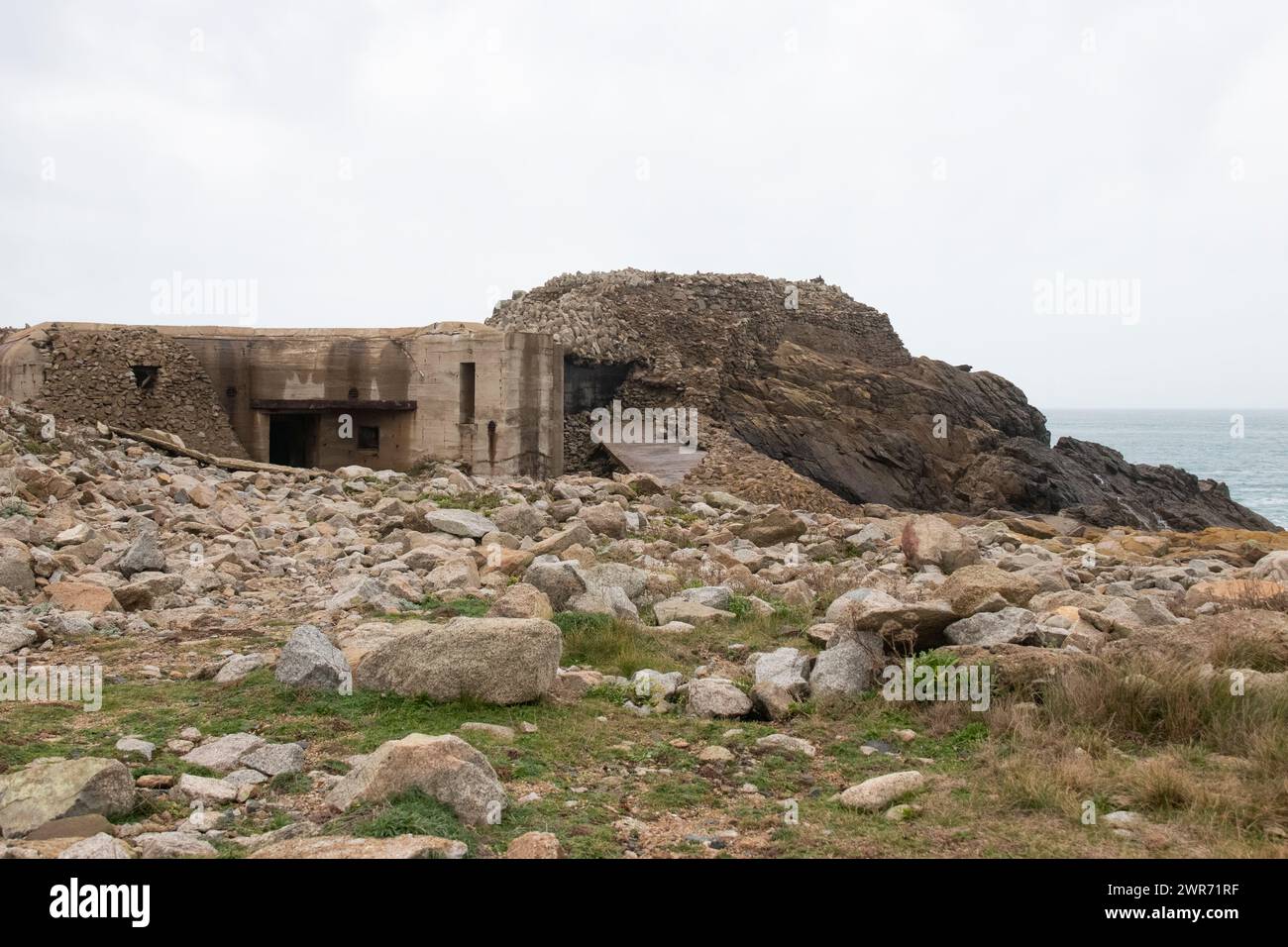 Alderney Channel Islands guerre mondiale 2 seconde Guerre mondiale occupation nazie bunker allemand rivage en béton mur atlantique défensif rocheux Banque D'Images