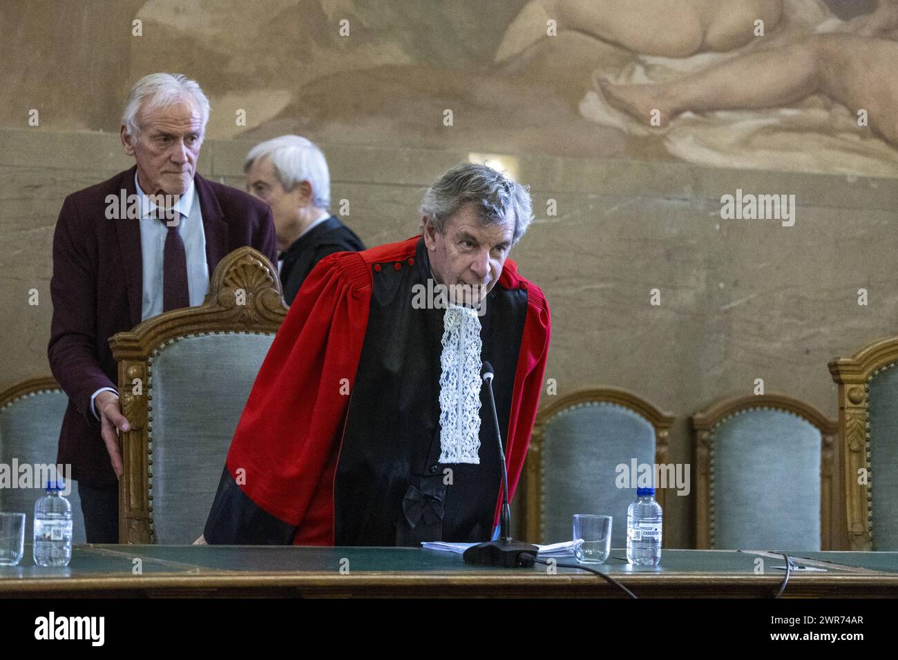 Le président du tribunal Michel de Greve photographié à l’ouverture du procès de Bryssens, devant la Cour d’assises de la région de Bruxelles-capitale, lundi 11 mars 2024, à Bruxelles. Bryssens, 42 ans, est accusé d'avoir tué un autre sans-abri Artur Kochansky dans un campement improvisé de plusieurs sans-abri à Vorst - Forest en 2022. BELGA PHOTO NICOLAS MAETERLINCK Banque D'Images