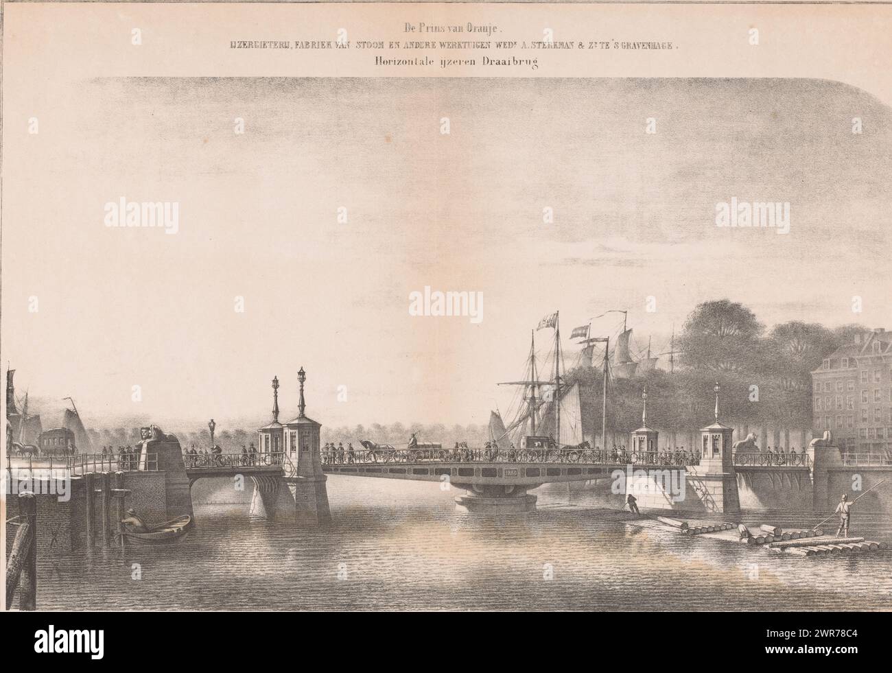 Koningsbrug à Rotterdam, les gens et les calèches marchent et conduisent sur le pont tournant en fer. Sur la droite, deux personnages naviguent sous le pont sur des troncs d’arbres. A gauche et à droite, les mâts des voiliers dépassent au-dessus de la cime des arbres. Numéroté en haut à droite : PL. 44., imprimeur : Matthijs Willem Gerardus Michielsen, Rotterdam, 1861, papier, hauteur 415 mm × largeur 510 mm, tirage Banque D'Images