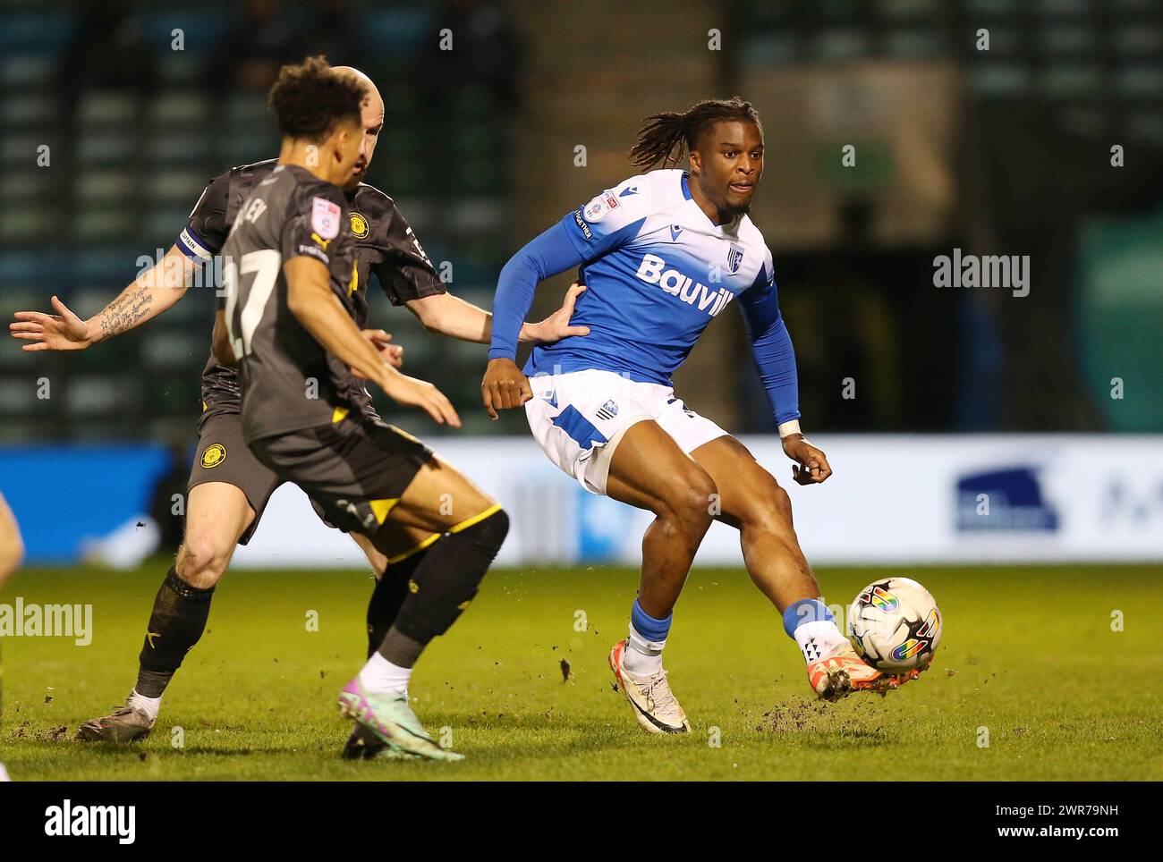 Shadrach Ogie de Gillingham. - Gillingham v Stockport County, Sky Bet League Two, MEMS Priestfield Stadium, Kent, Royaume-Uni - 20 février 2024. Usage éditorial uniquement - des restrictions DataCo s'appliquent. Banque D'Images