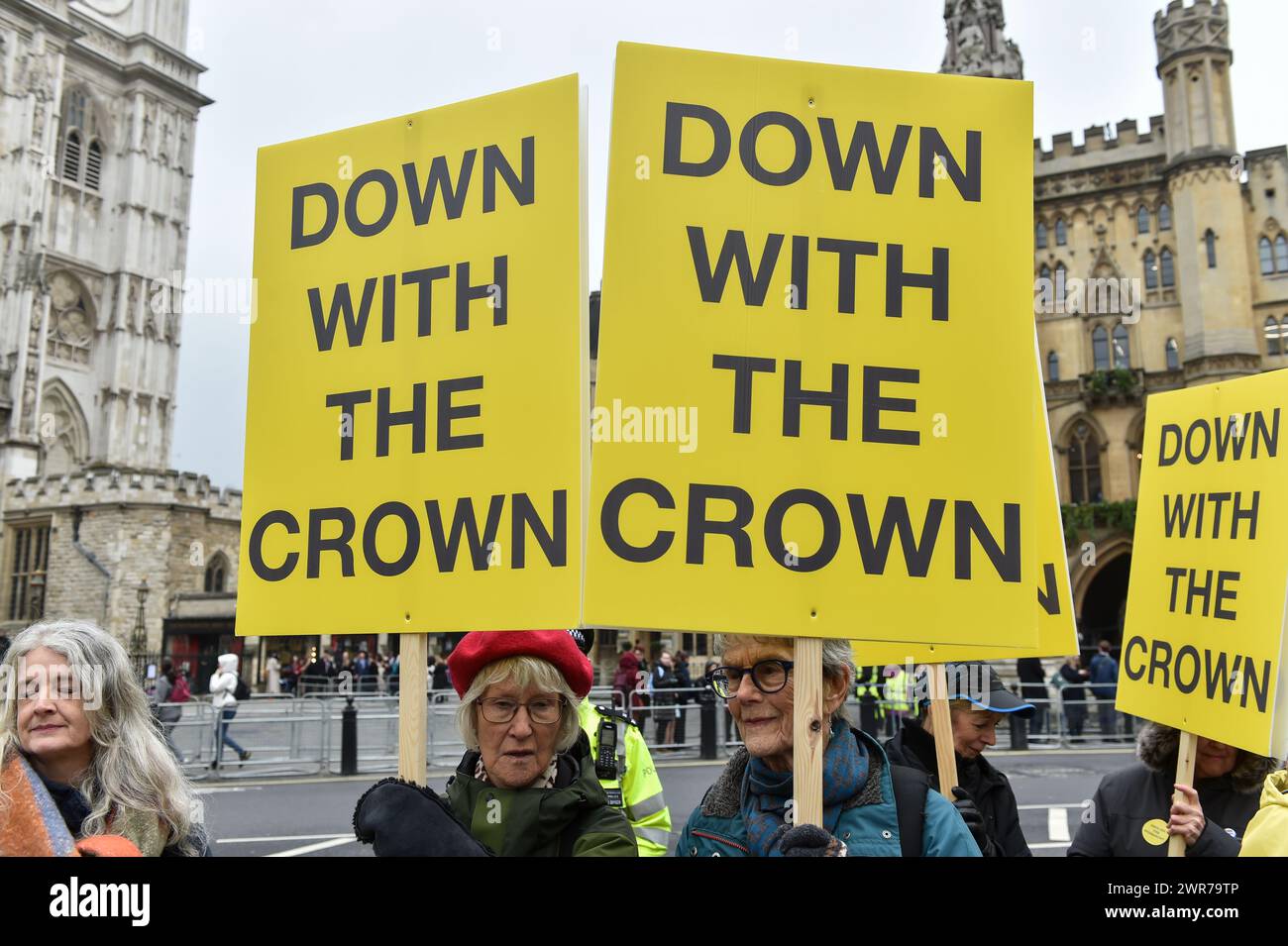 Londres, Angleterre, Royaume-Uni. 11 mars 2024. Le groupe anti-monarchique Republic a organisé une manifestation devant l'abbaye de Westminster pour le service du Commonwealth Day. (Crédit image : © Thomas Krych/ZUMA Press Wire) USAGE ÉDITORIAL SEULEMENT! Non destiné à UN USAGE commercial ! Banque D'Images