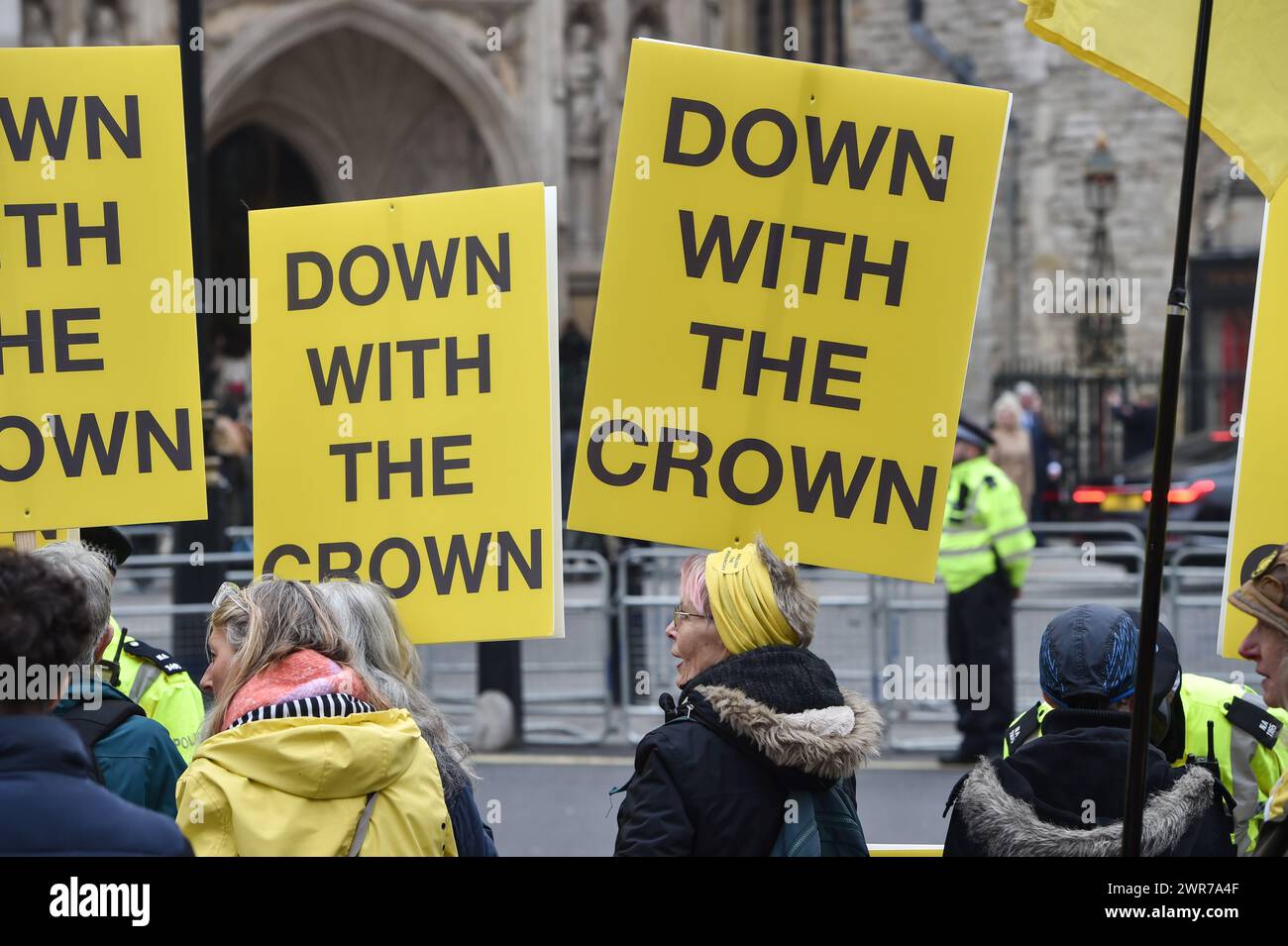 Londres, Angleterre, Royaume-Uni. 11 mars 2024. Le groupe anti-monarchique Republic a organisé une manifestation devant l'abbaye de Westminster pour le service du Commonwealth Day. (Crédit image : © Thomas Krych/ZUMA Press Wire) USAGE ÉDITORIAL SEULEMENT! Non destiné à UN USAGE commercial ! Banque D'Images