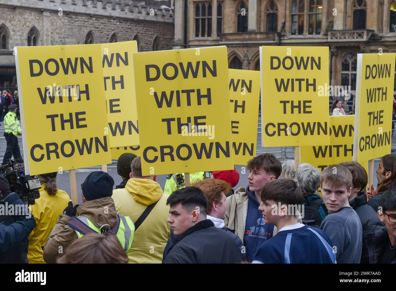 Londres, Angleterre, Royaume-Uni. 11 mars 2024. Le groupe anti-monarchique Republic a organisé une manifestation devant l'abbaye de Westminster pour le service du Commonwealth Day. (Crédit image : © Thomas Krych/ZUMA Press Wire) USAGE ÉDITORIAL SEULEMENT! Non destiné à UN USAGE commercial ! Banque D'Images
