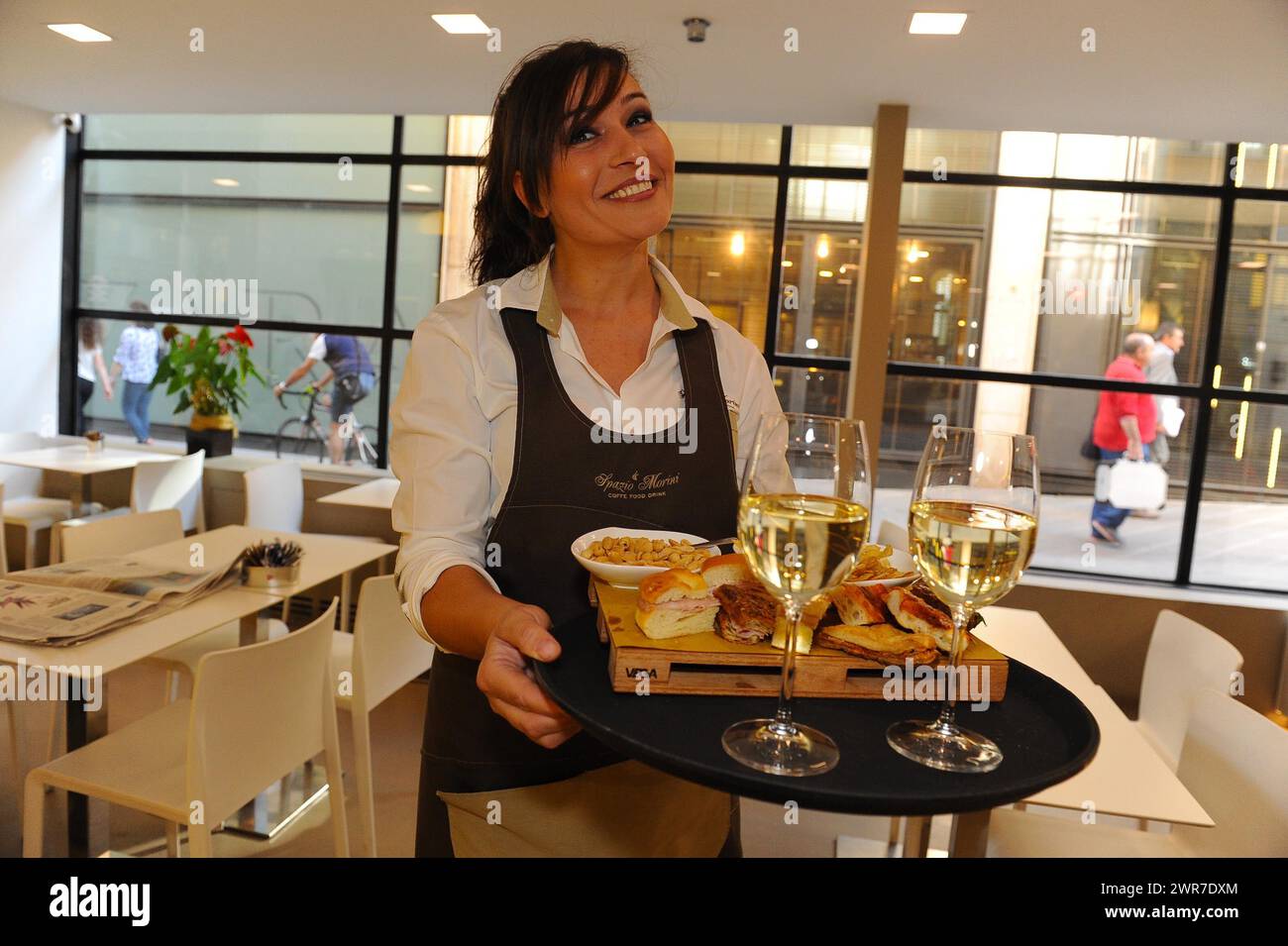 Apéritif con cocktail barman Banque D'Images