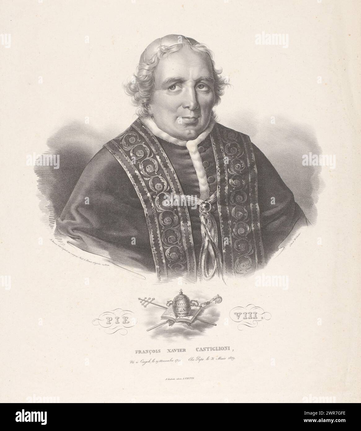 Portrait du pape Pie VIII, Pie VIII François Xavier Castiglioni (titre sur objet), les attributs du Pape sont représentés sous le portrait., imprimeur : Antoine Maurin, d'après son propre dessin : Antoine Maurin, imprimeur : Wilhelm Santer, Kalisz, c. 1825 - 1836, papier, hauteur 604 mm × largeur 444 mm, impression Banque D'Images