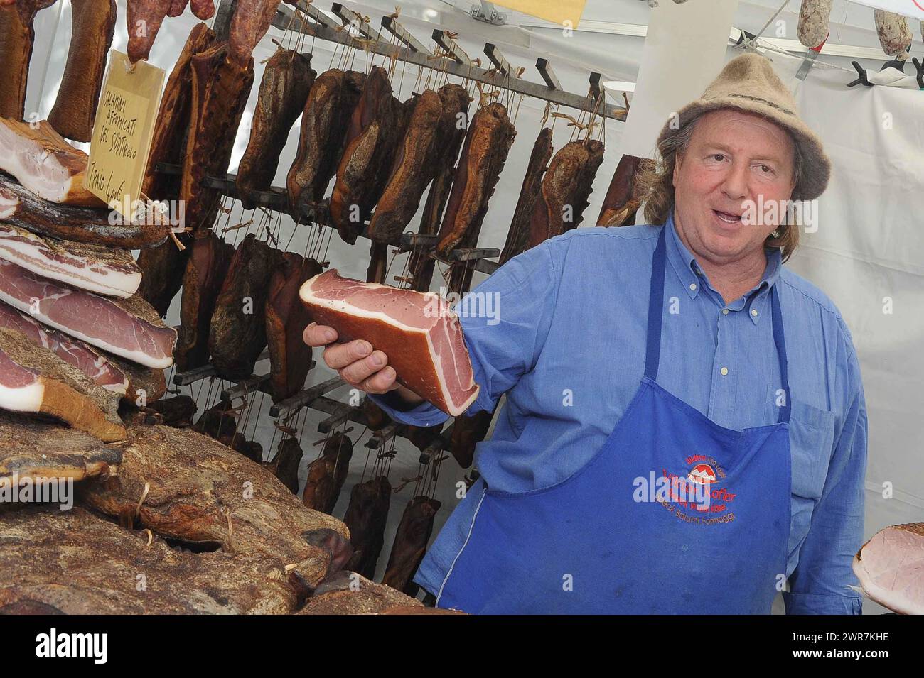 Parlez Alto Adige Streetfood e cibo da strada en Italie Banque D'Images