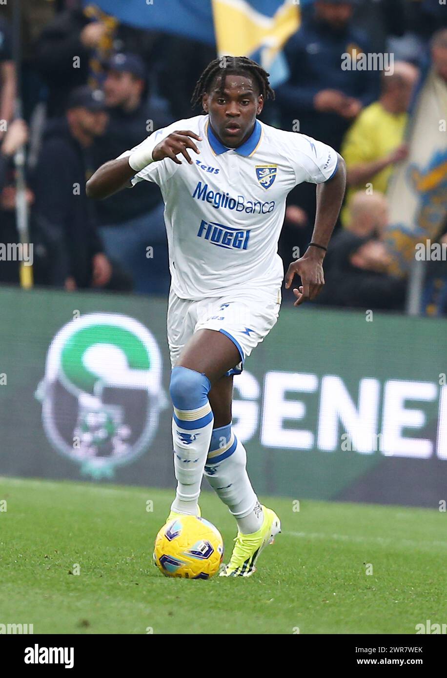 Foto Gianni Santandrea/LaPresse 09 Marzo 2024 - Reggio Emilia, Italia - sport, calcio - Sassuolo vs Frosinone - Campionato Italiano di calcio Serie A TIM 2023/2024 - Stadio Mapei Città del Tricolore. Nella foto : Okoli mars 9, 2024 Reggio Emilia, Italie - sport, calcio - Sassuolo vs Frosinone - Championnat italien de football Serie A 2023/2024 - Mapei Stadium. Sur la photo : Okoli Banque D'Images